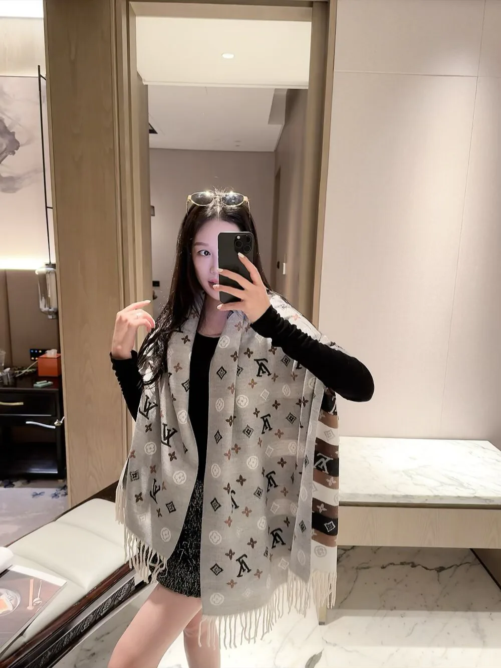 Scarves LOUIS VUITTON 18002811