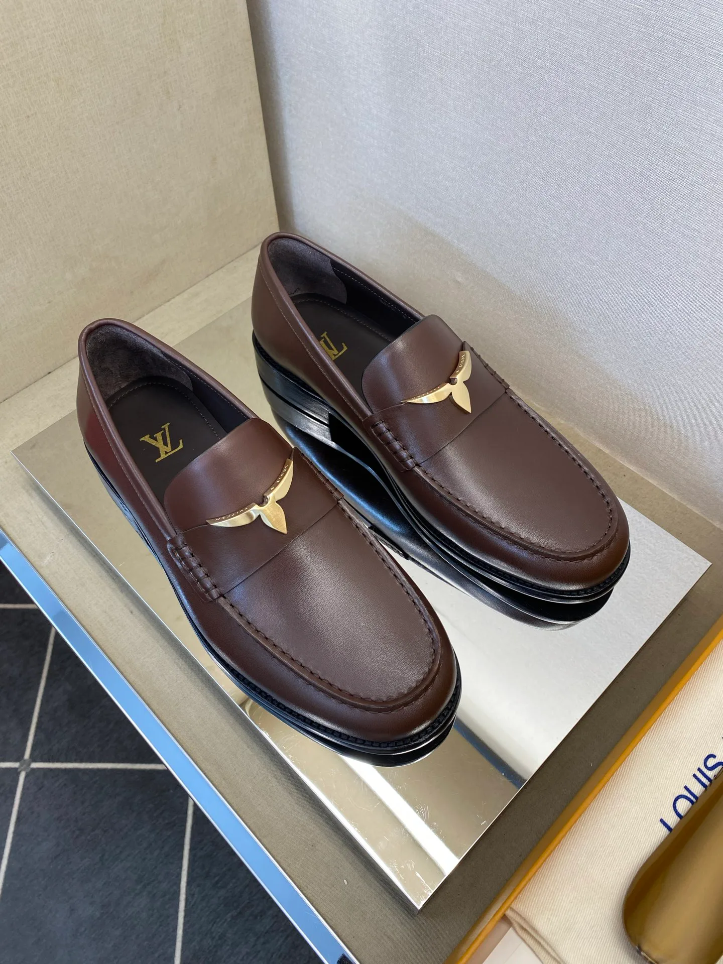 Men's Loafers And Dress Shoes LOUIS VUITTON 18079148
