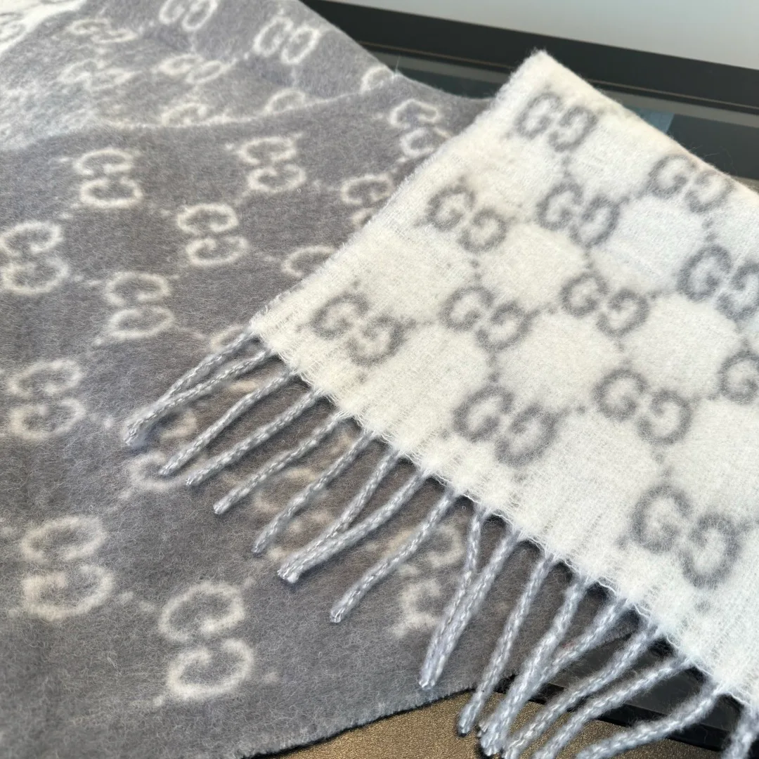 Scarves GUCCI 17906917