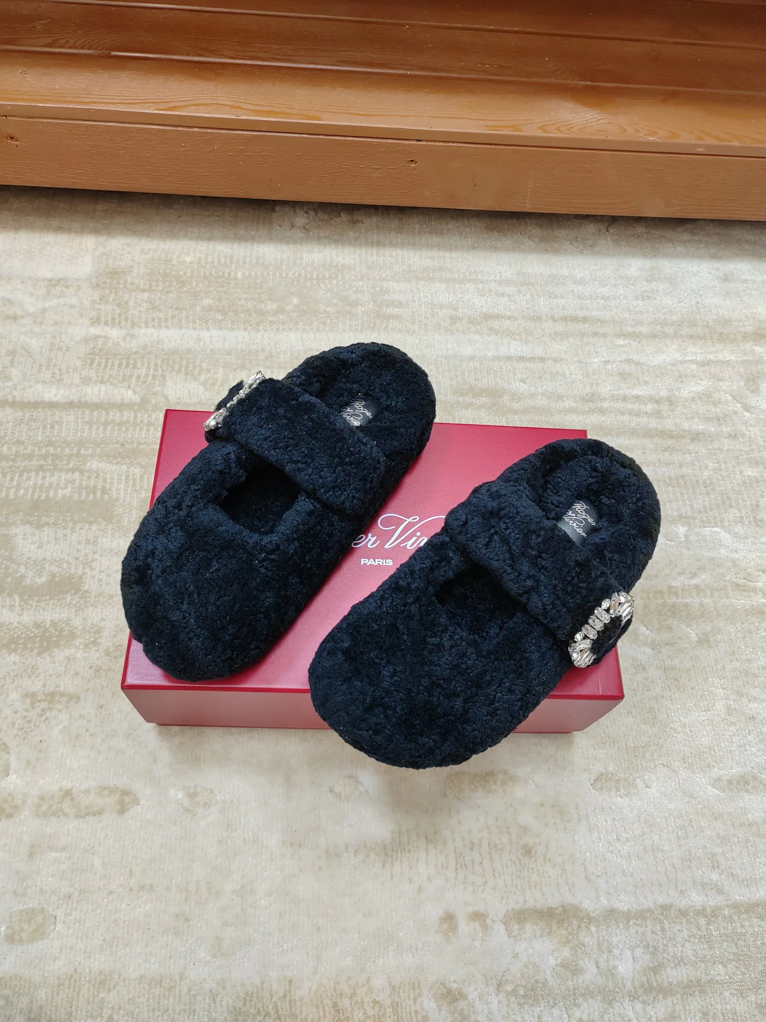 Women's Slippers ROGER VIVIER 17852284