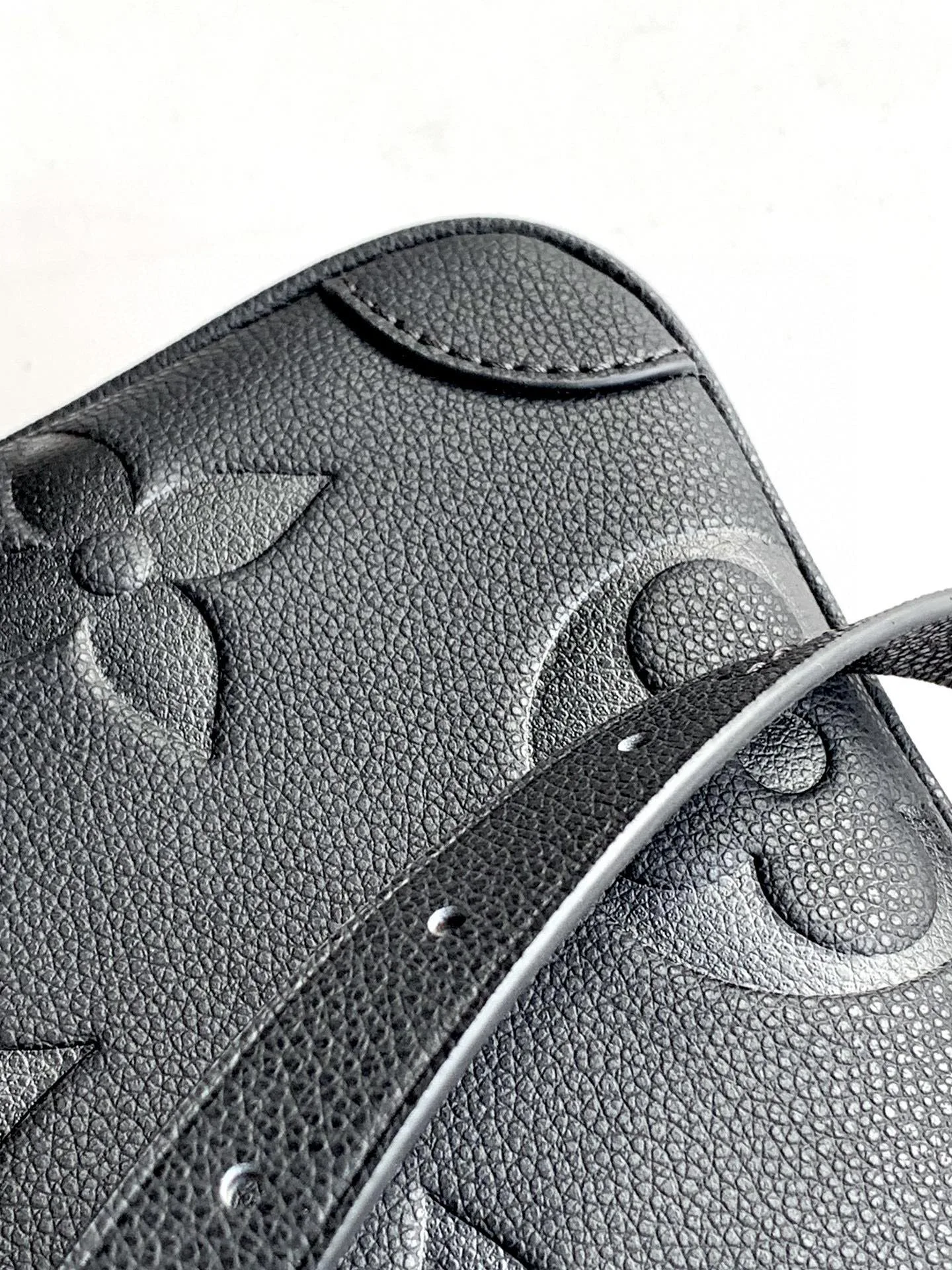 Women's Classic Handbags LOUIS VUITTON 17949193