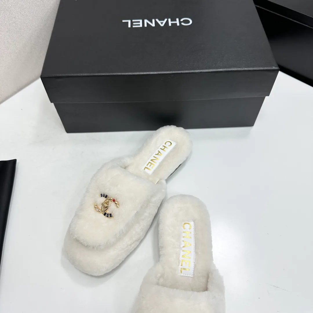 Women's Slippers CHANEL 18436112