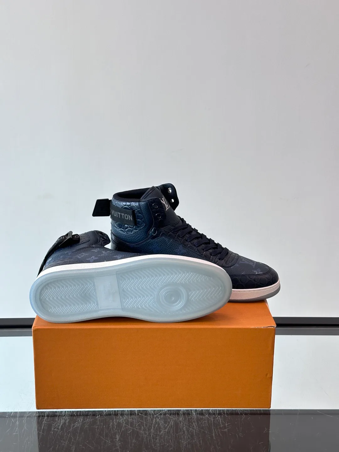 Men's Sneakers LOUIS VUITTON 18400603