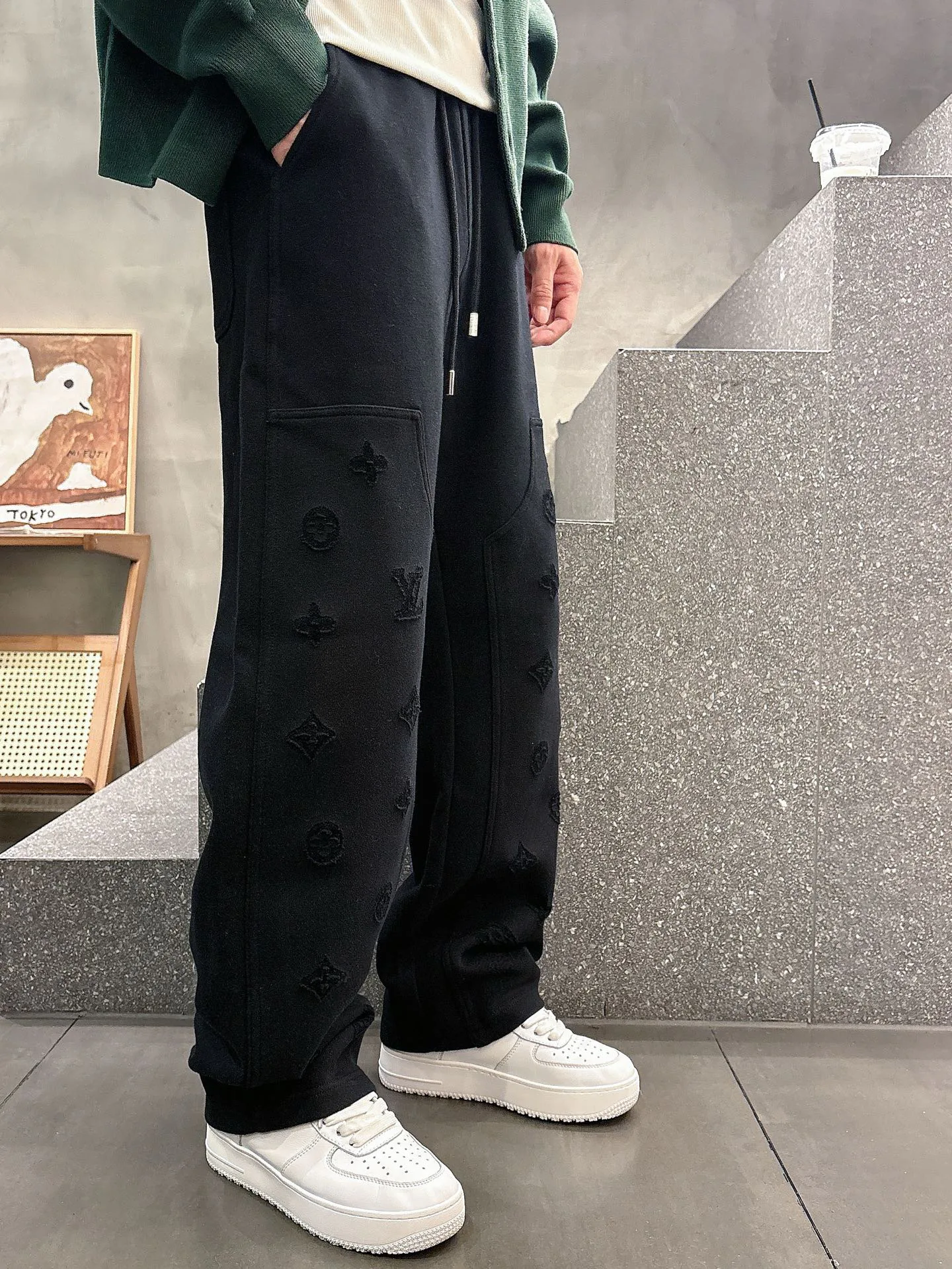 Брюки Мужские Louis Vuitton 18596866
