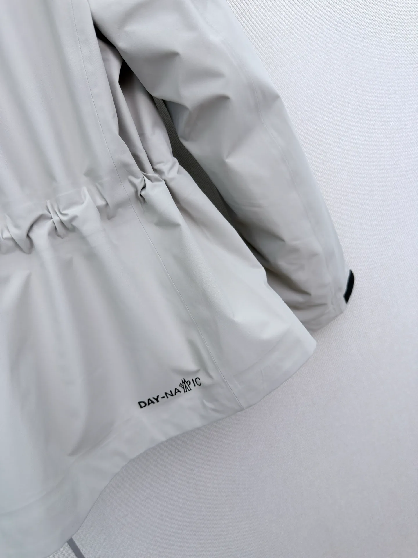 Women's Jackets And Down Jackets MONCLER 18501655