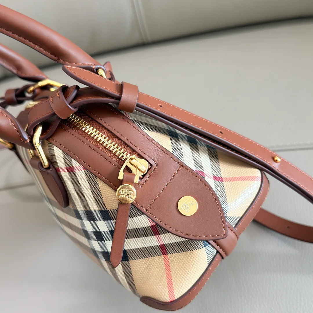 Women's Classic Handbags BURBERRY 17948668