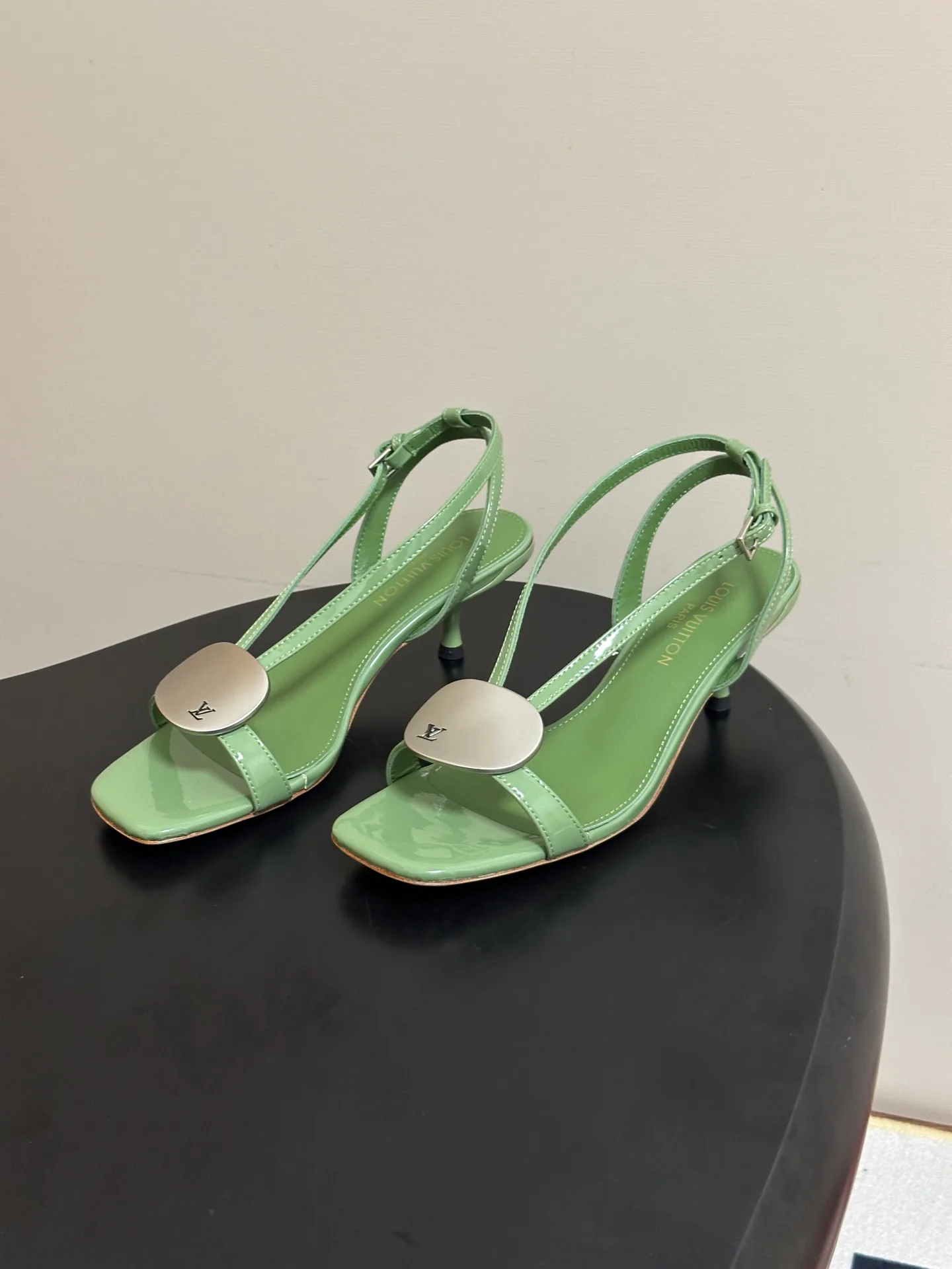 Women's Open-Toe Sandals LOUIS VUITTON 17768200