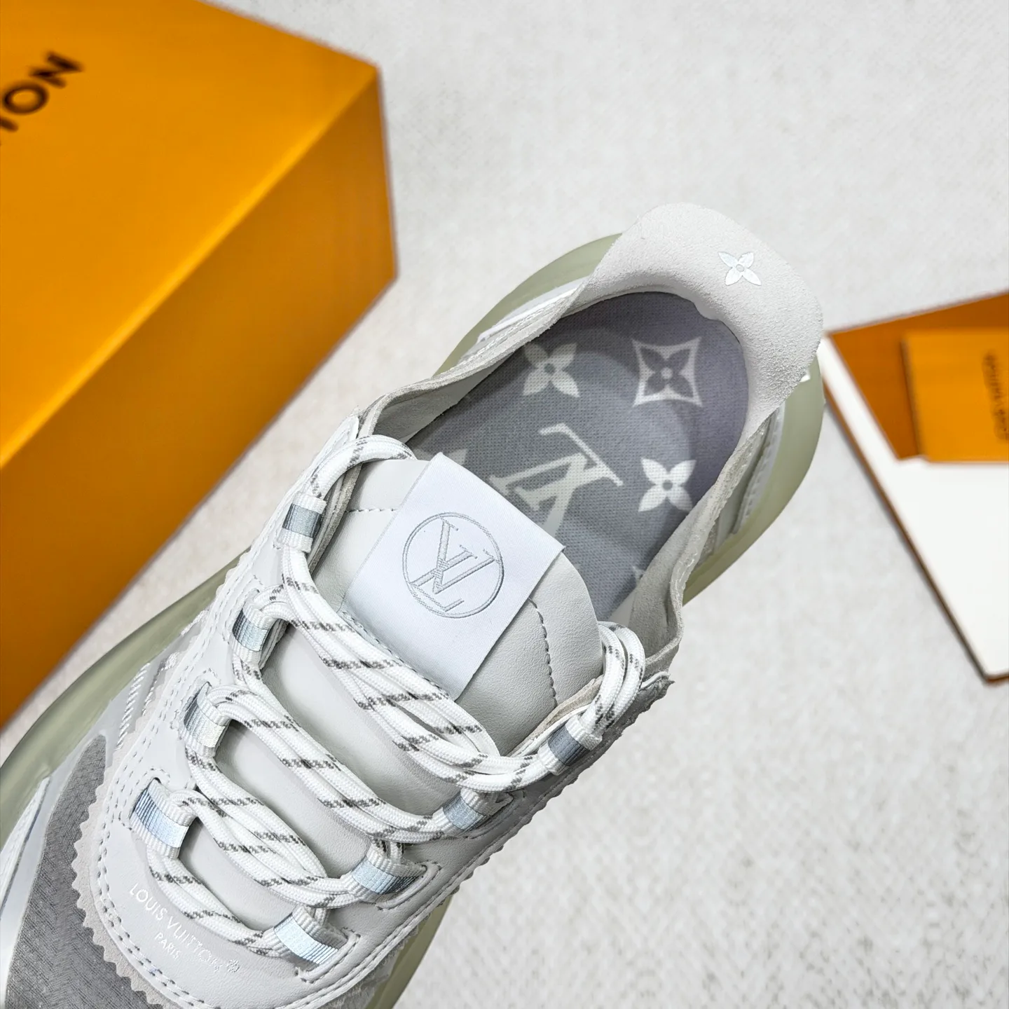 Women's Sneakers LOUIS VUITTON 18265147
