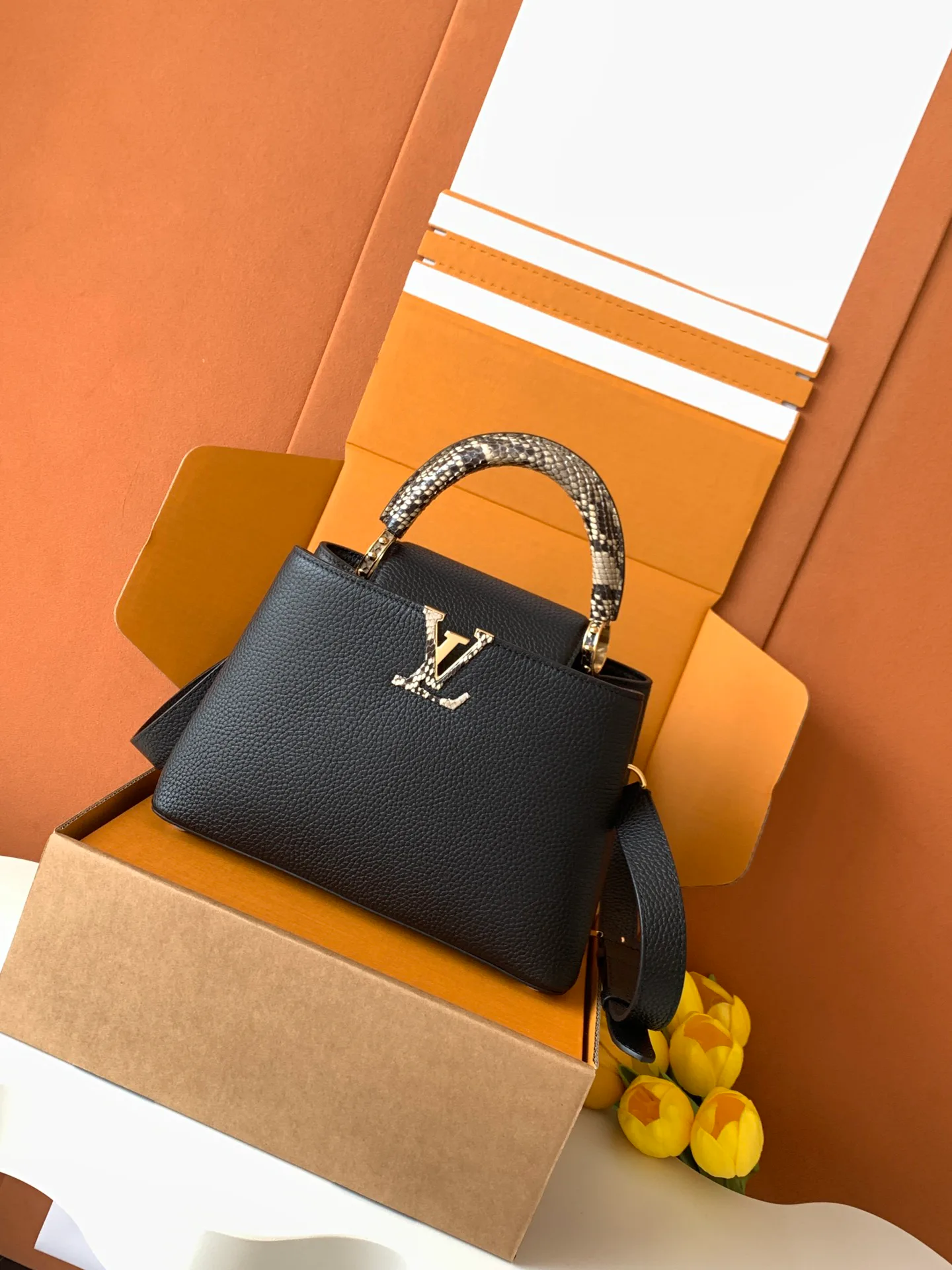 Women's Classic Handbags LOUIS VUITTON 18521012