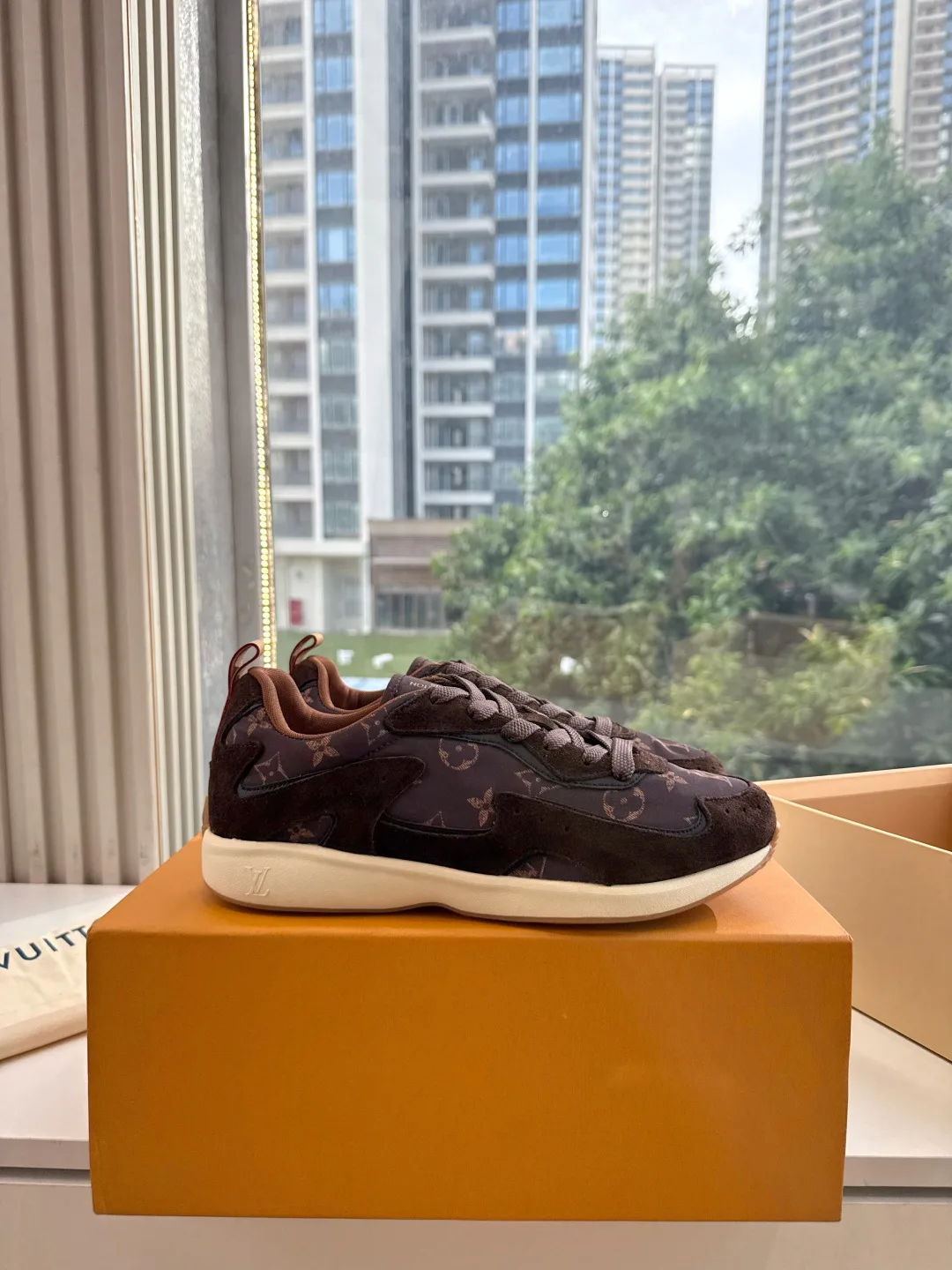Women's Sneakers LOUIS VUITTON 18053497