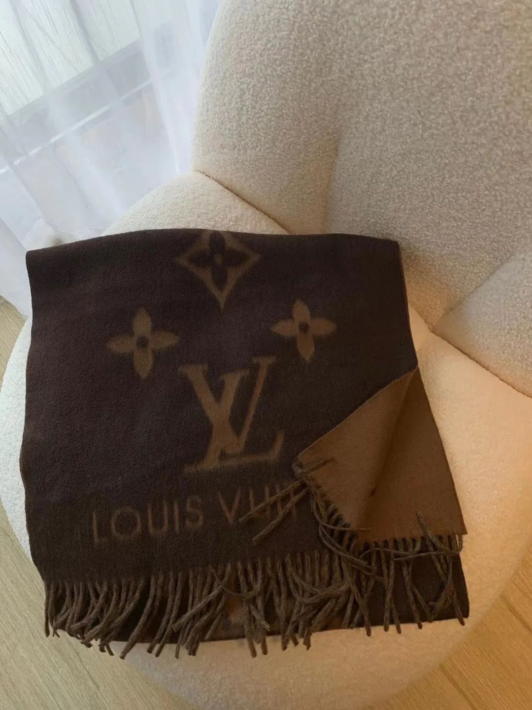 Scarves LOUIS VUITTON 18141172