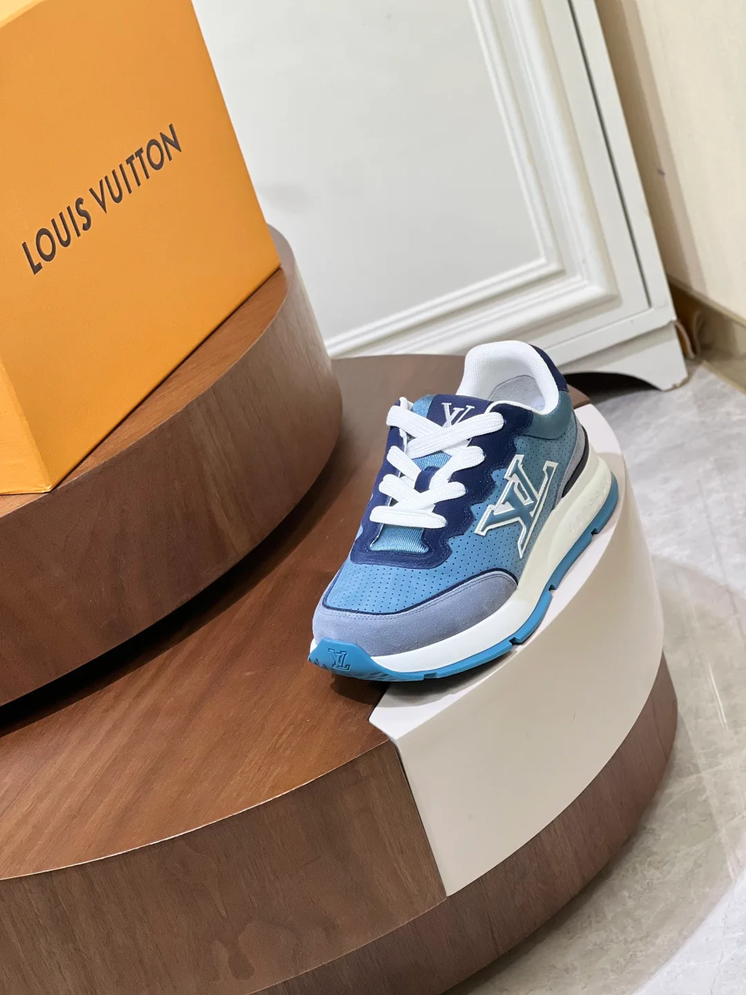 Men's Sneakers LOUIS VUITTON 17460374