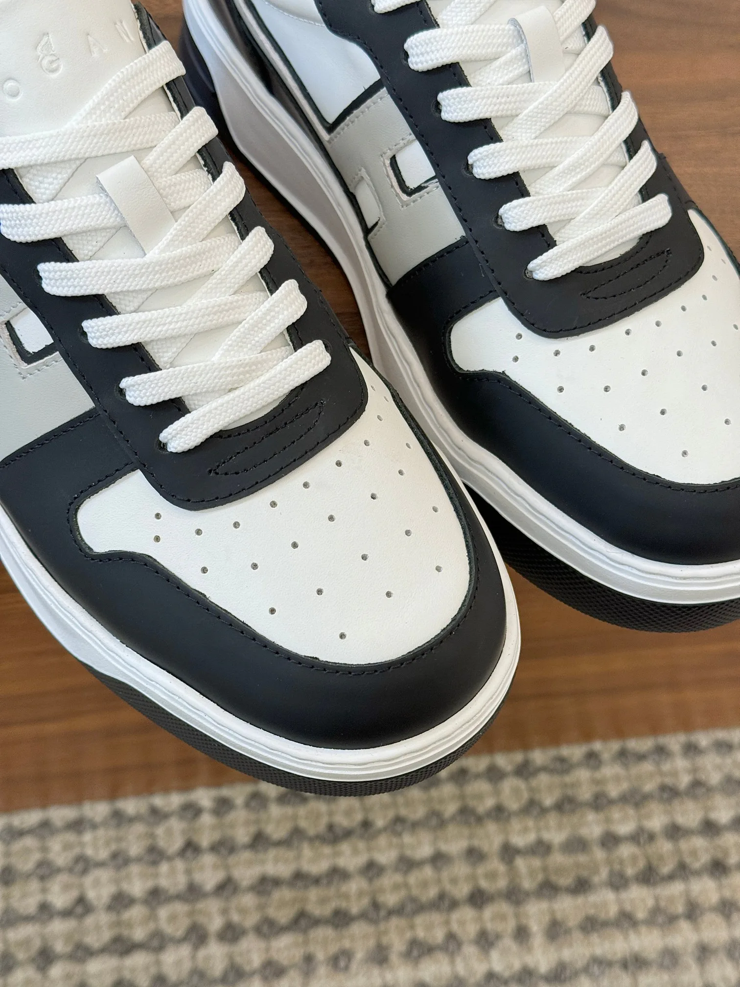 Women's Sneakers HOGAN 17827627