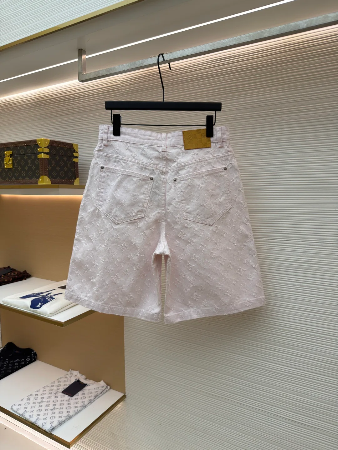 Men's Shorts LOUIS VUITTON 18359972