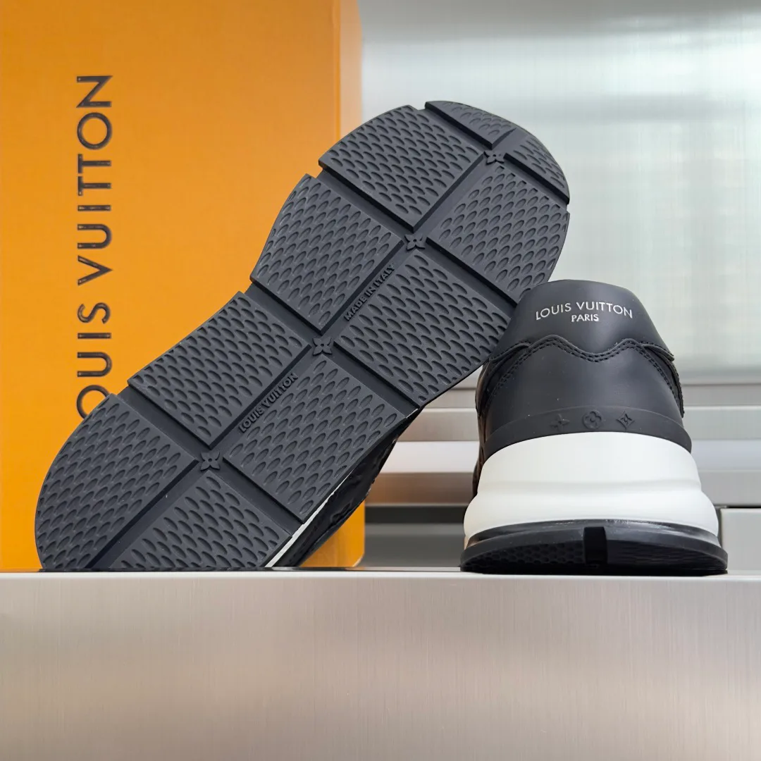 Men's Sneakers LOUIS VUITTON 17950774