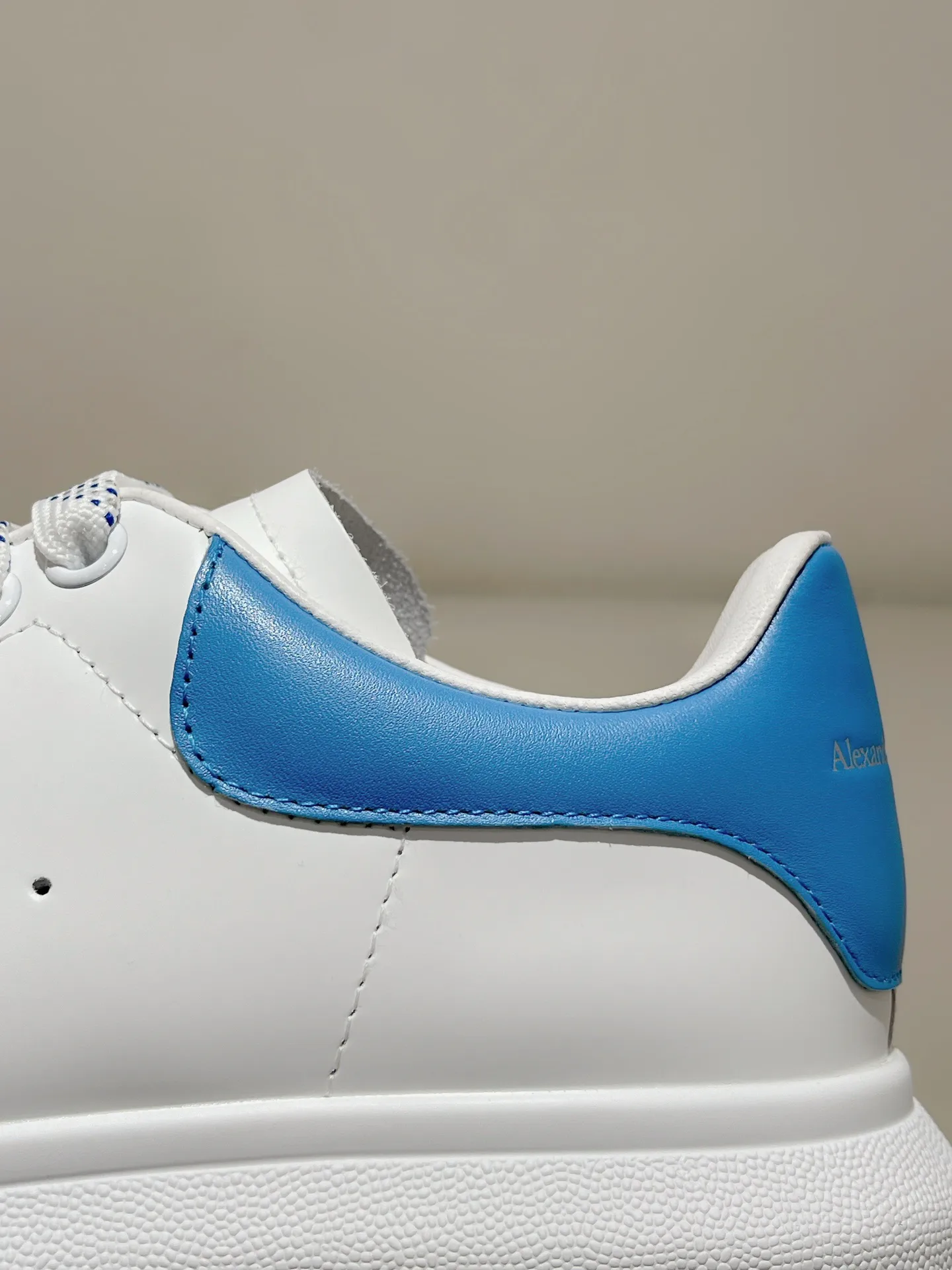 Women's Sneakers ALEXANDER MCQUEEN 18373667