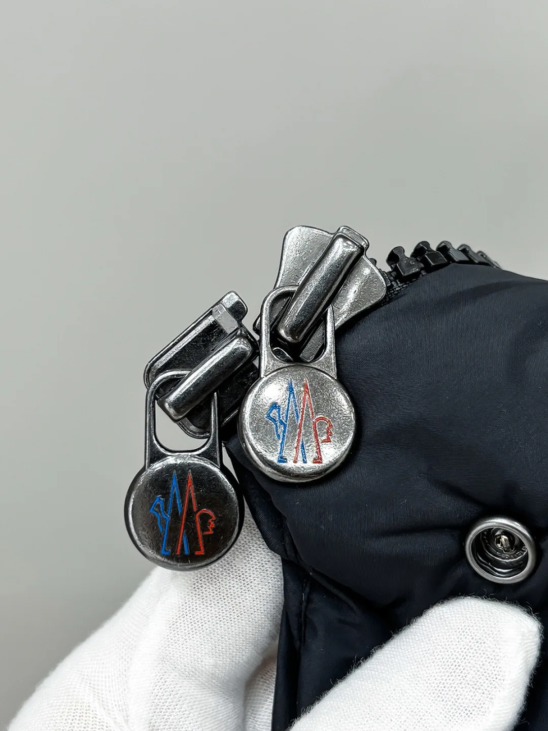 Жилеты Мужские Moncler 18596629