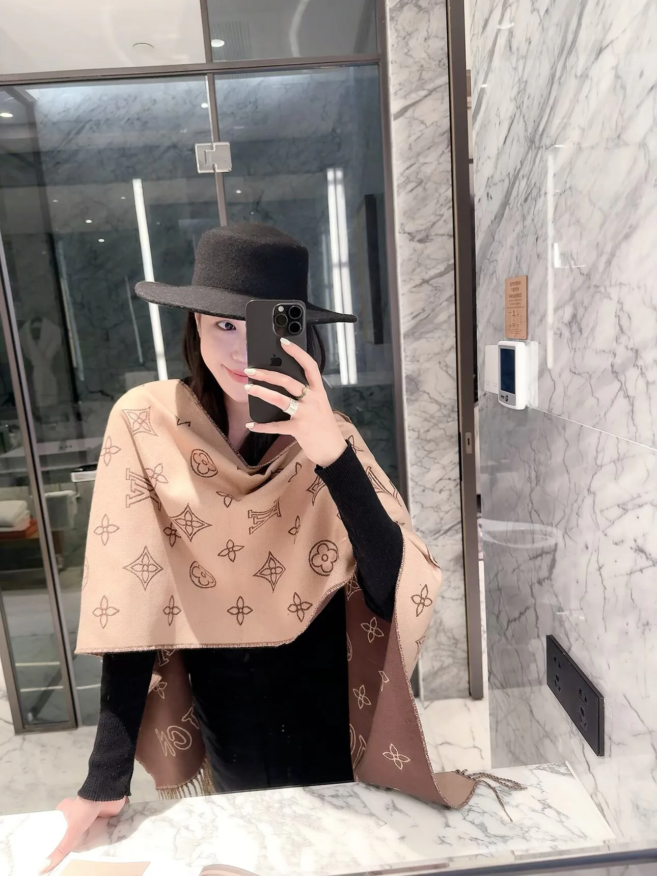 Scarves LOUIS VUITTON 18377557