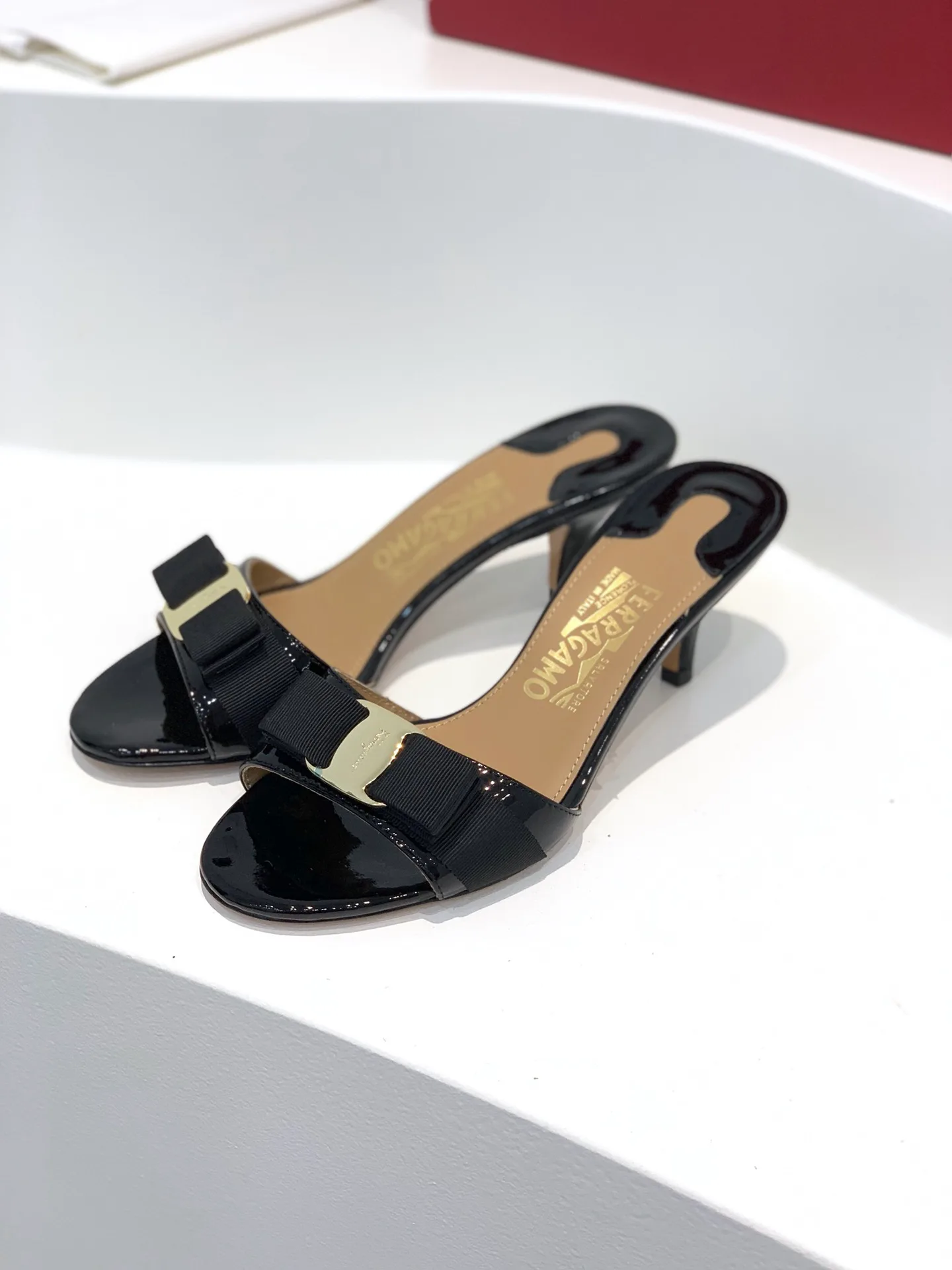 Women's Open-Toe Sandals SALVATORE FERRAGAMO 17642543