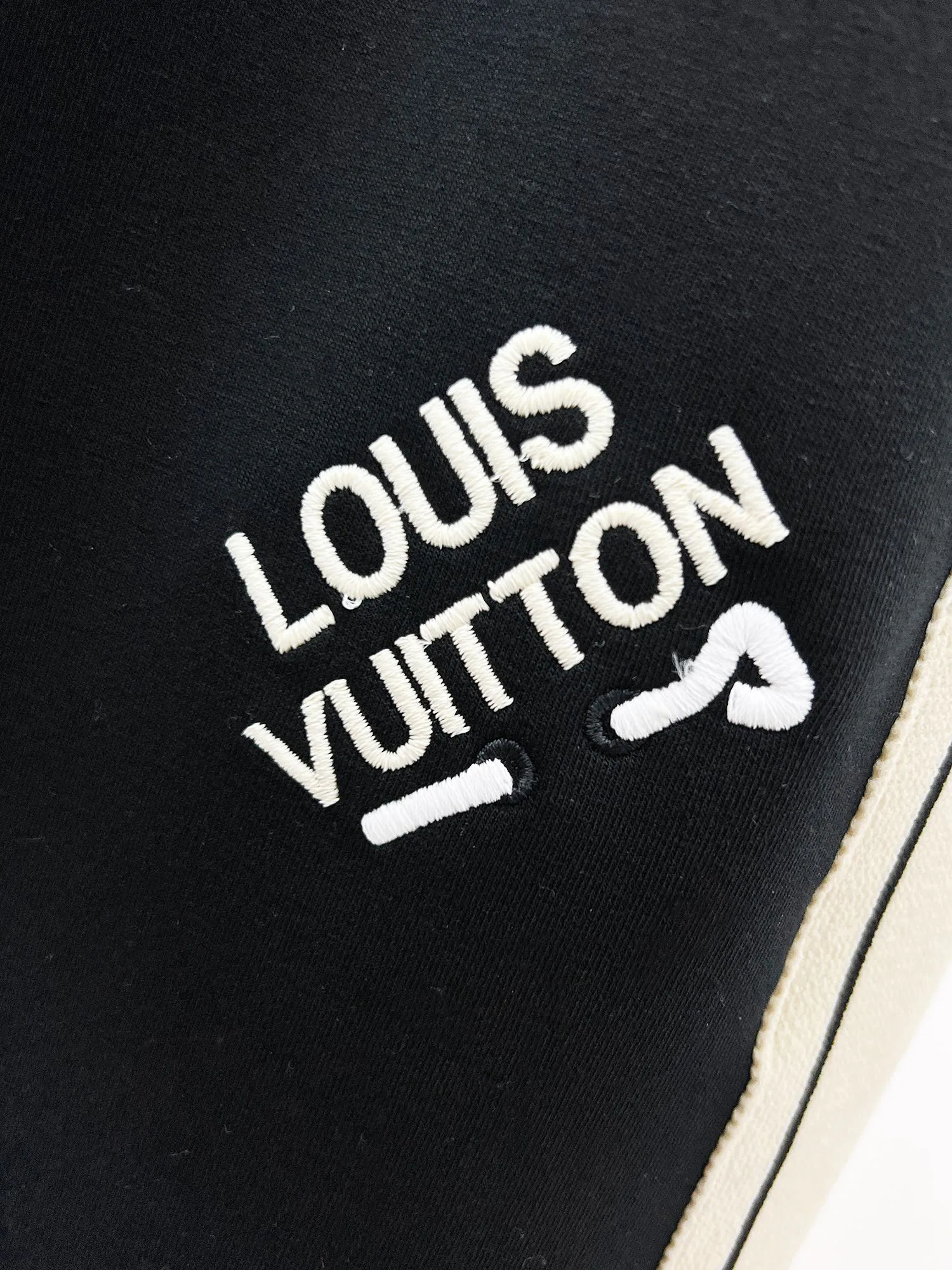 Men's Trousers LOUIS VUITTON 18399265