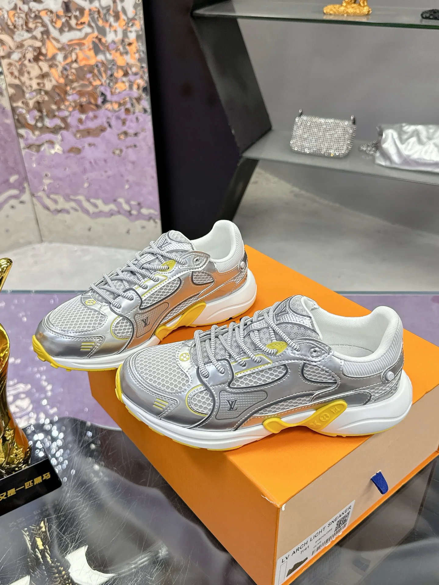 Women's Sneakers LOUIS VUITTON 17530433
