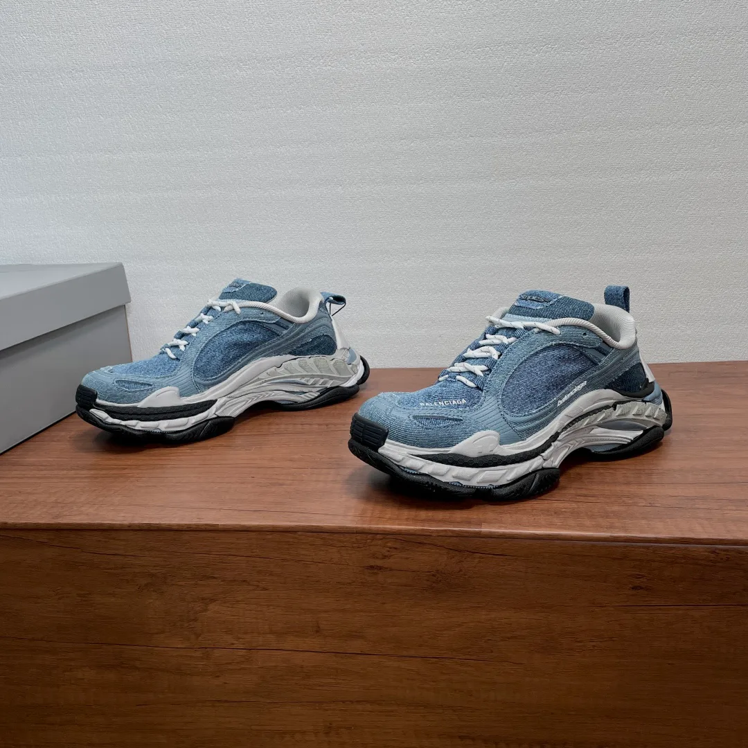 Women's Sneakers BALENCIAGA 18000624