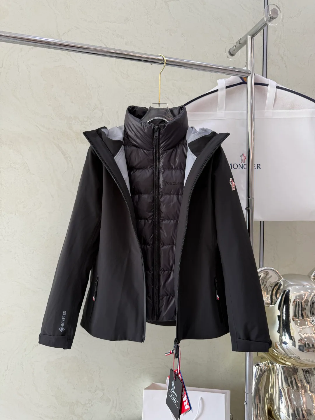 Women's Jackets And Down Jackets MONCLER 18043544