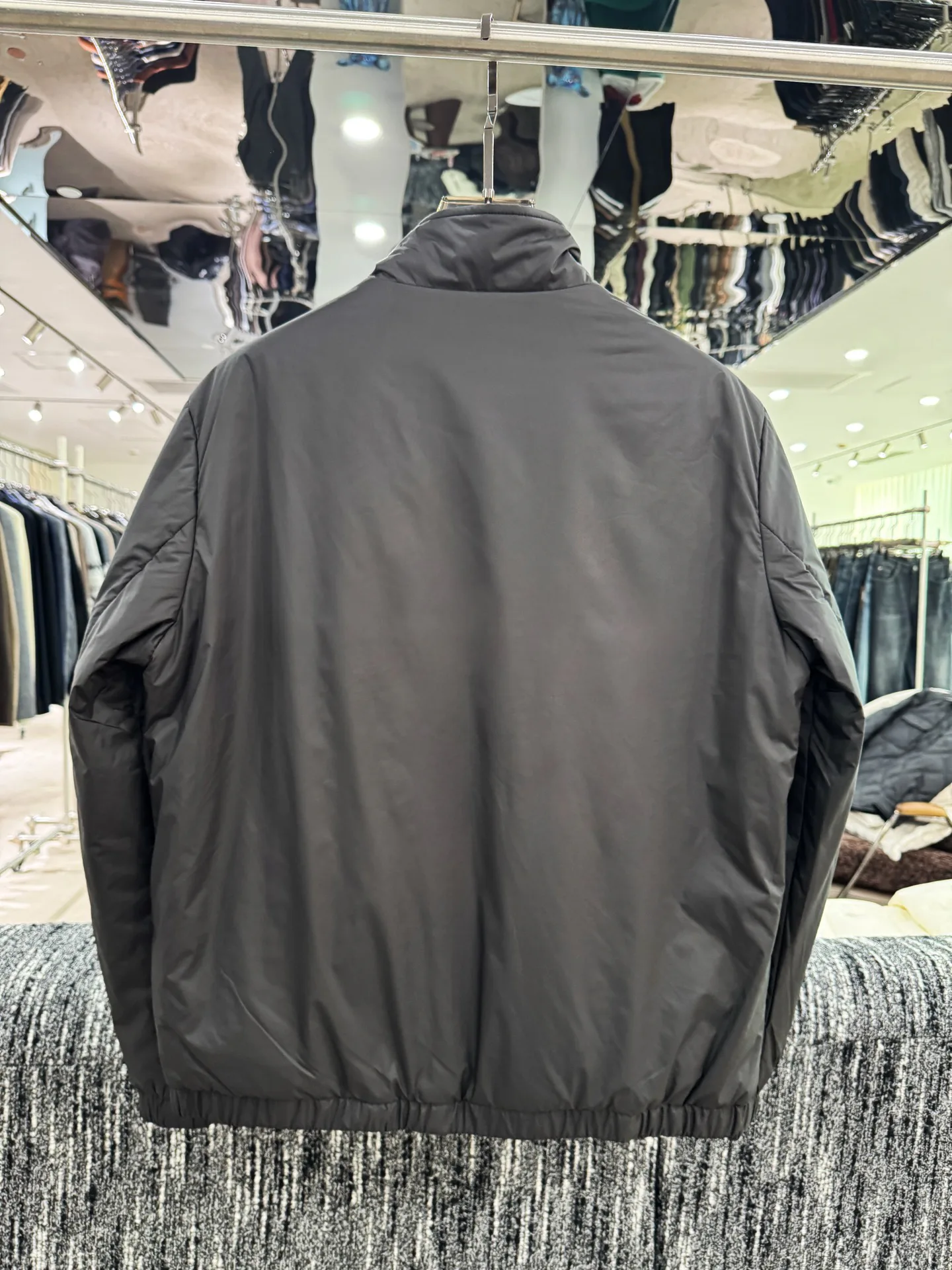 Men's Jackets And Down Jackets MONCLER 18084256