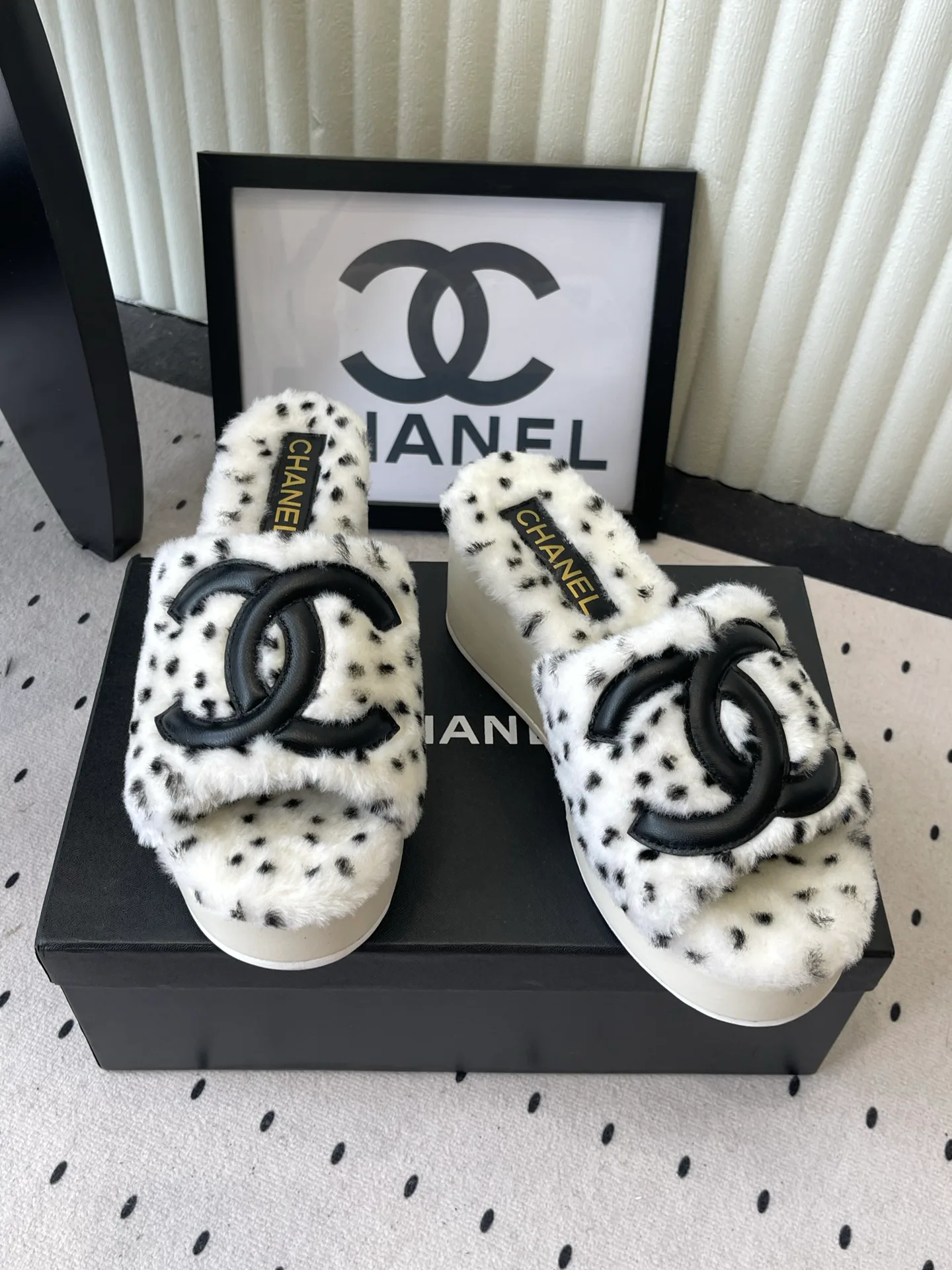 Women's Slippers CHANEL 18069907