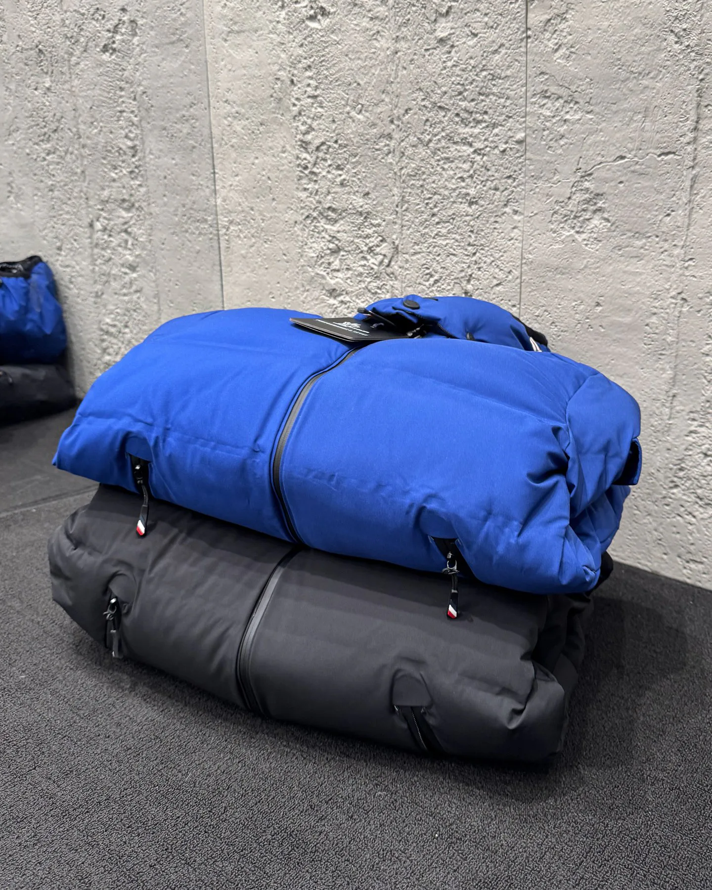 Men's Jackets And Down Jackets MONCLER 17942231