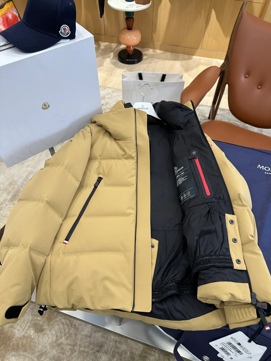 Men's Jackets And Down Jackets MONCLER 18461309