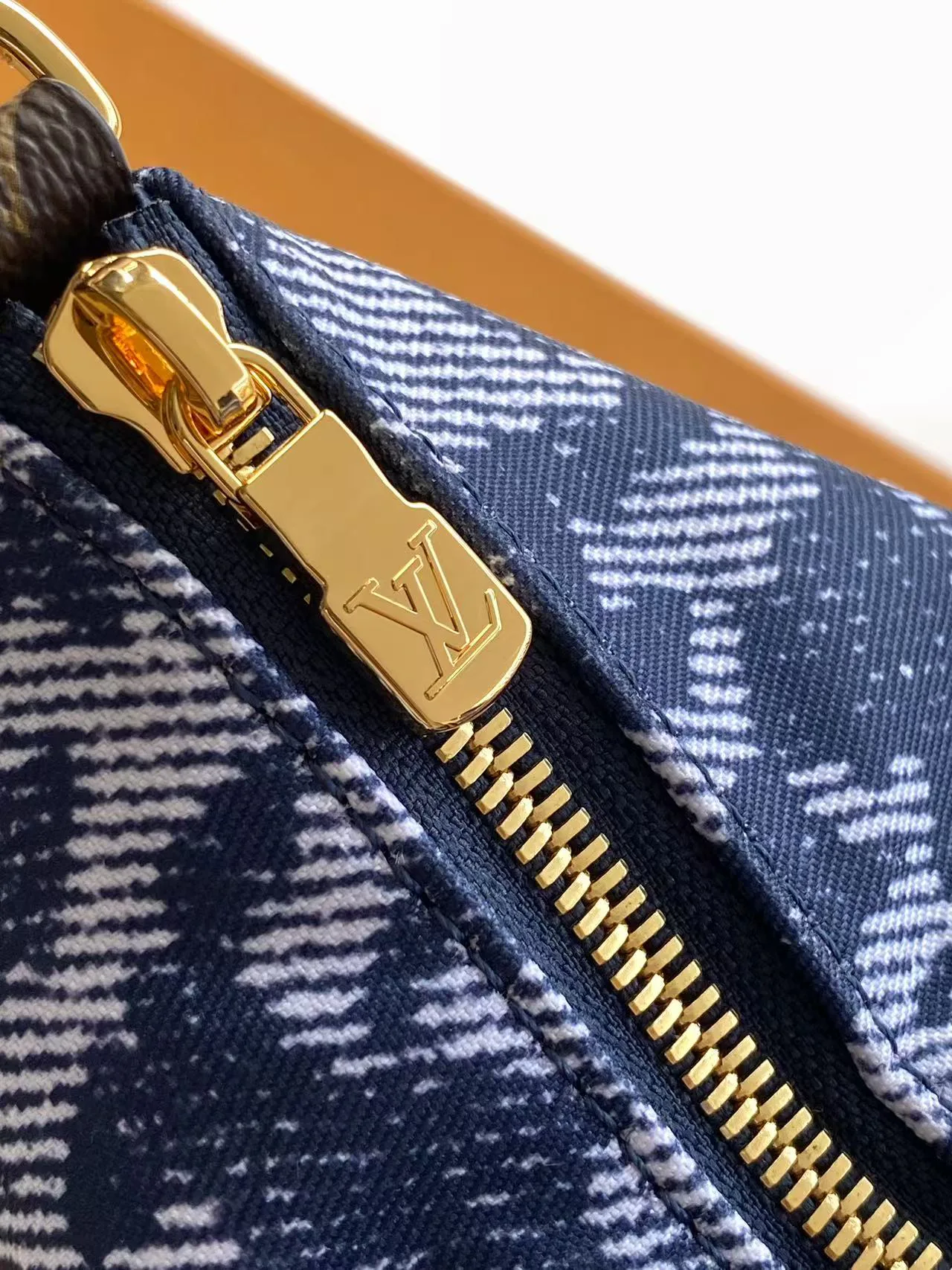 Women's Shoulder Bags LOUIS VUITTON 17948738