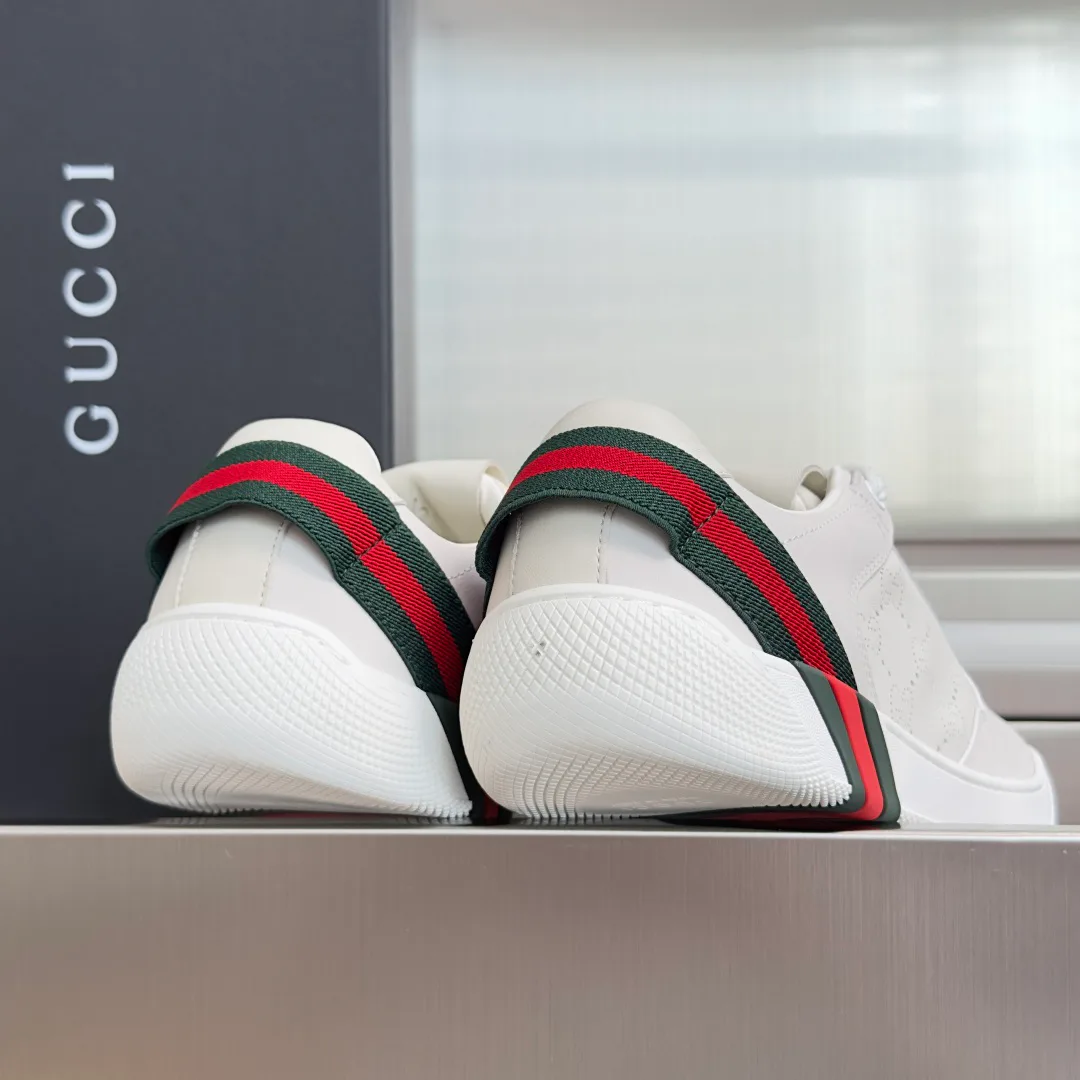Women's Sneakers GUCCI 18158647