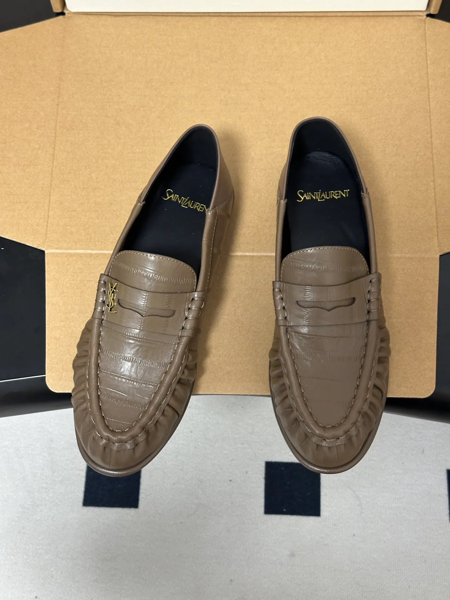 Women's Loafers And Moccasins SAINT LAURENT 18049119