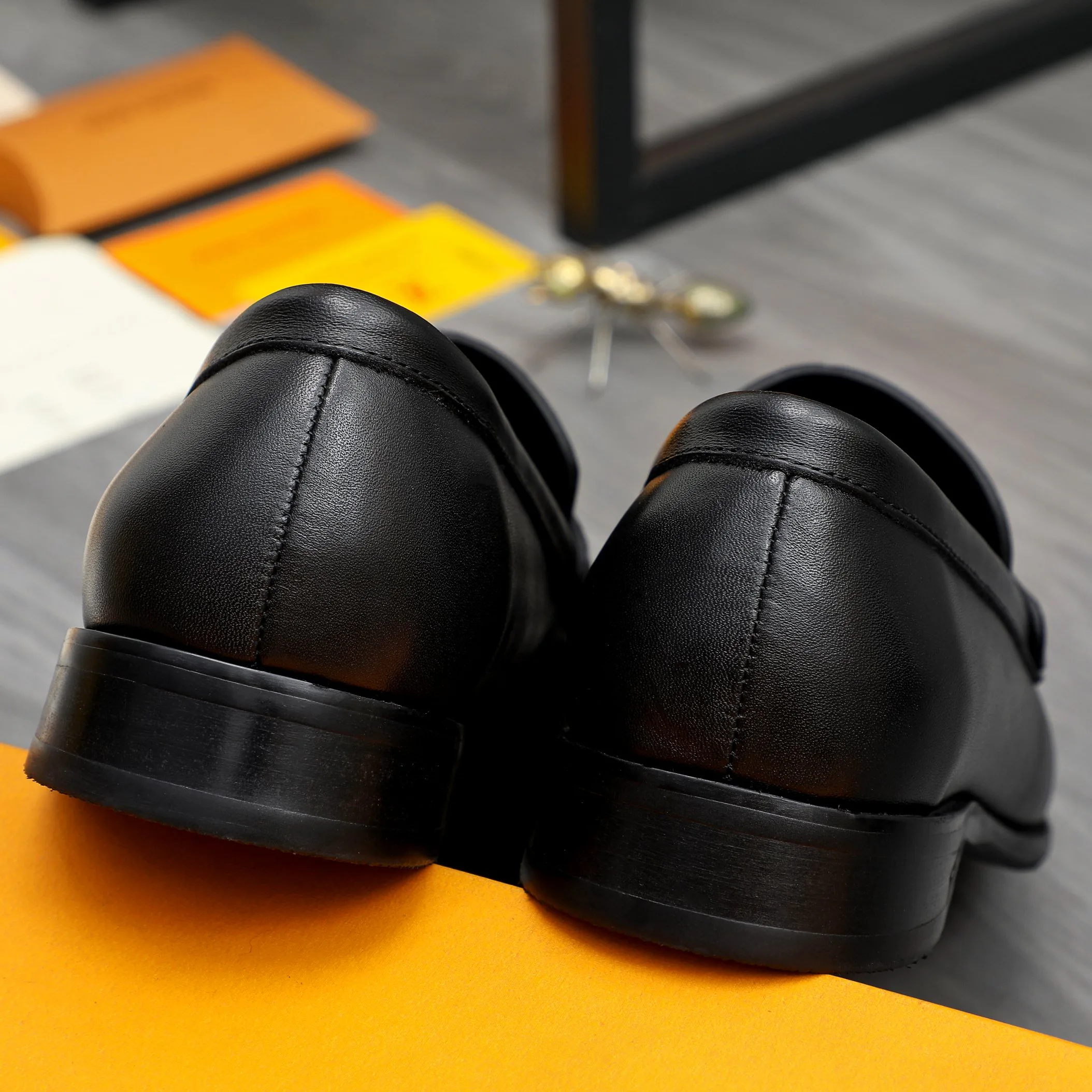 Men's Loafers And Dress Shoes LOUIS VUITTON 17812322