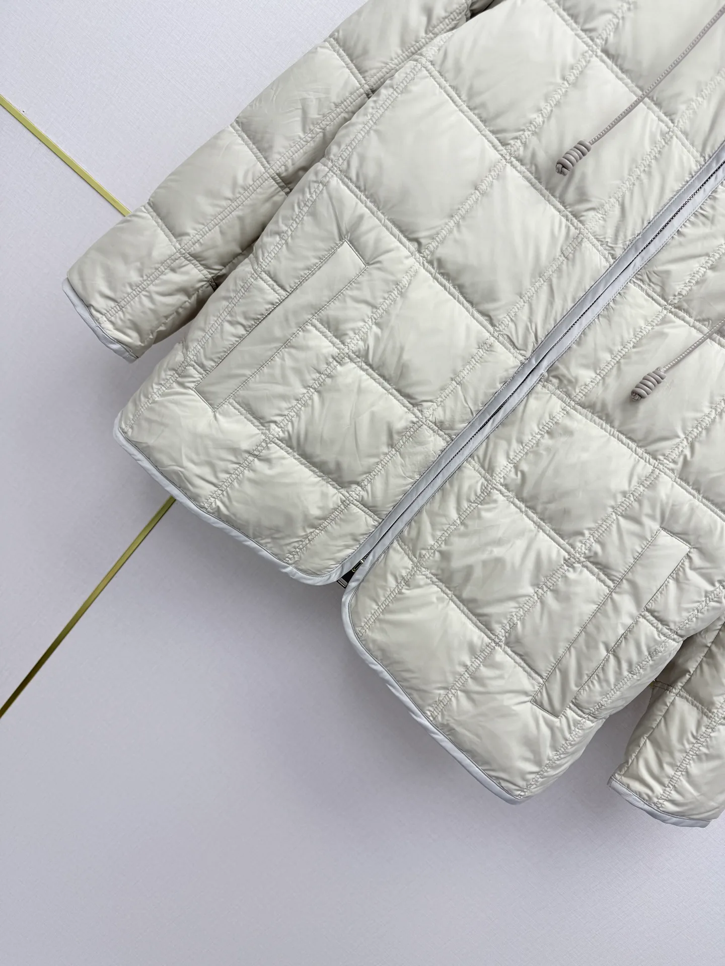 Women's Jackets And Down Jackets MONCLER 18435814