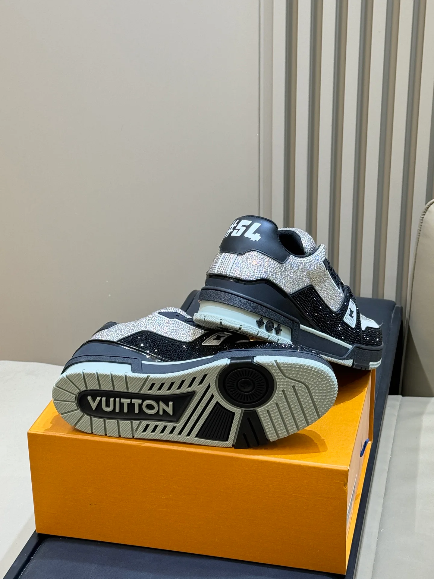 Men's Sneakers LOUIS VUITTON 18073566