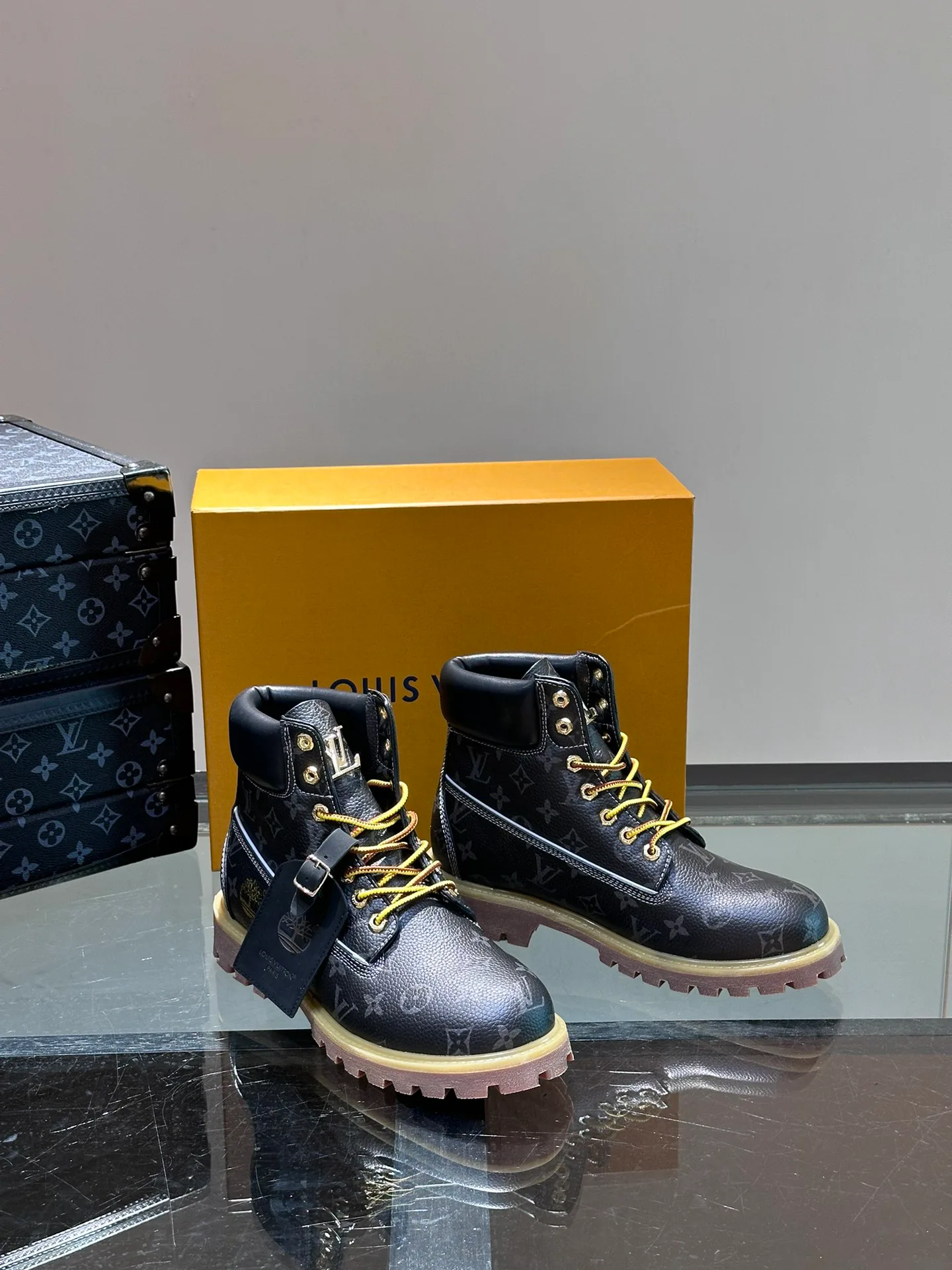 Men's Ankle Boots LOUIS VUITTON 17955337