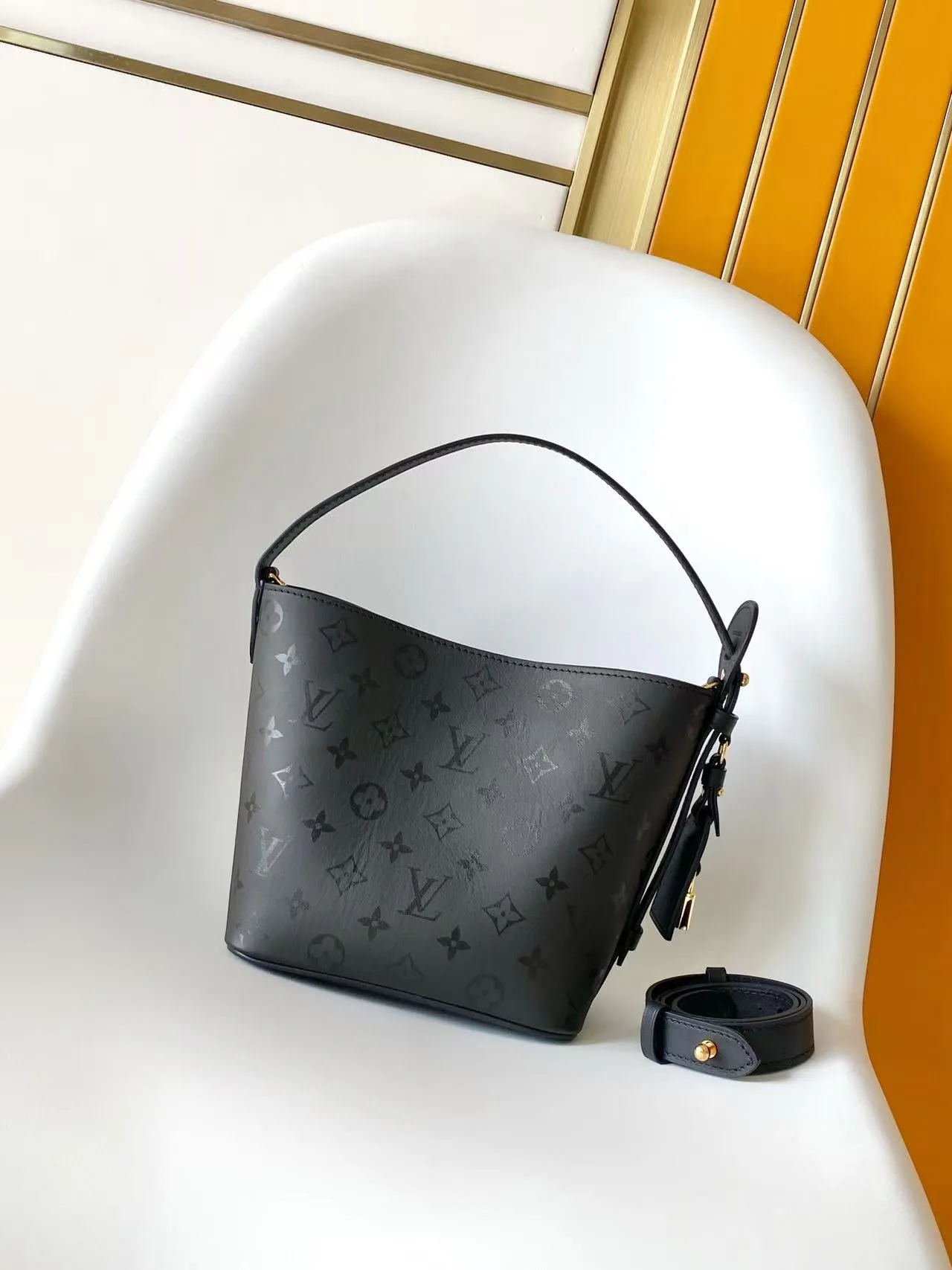 Women's Classic Handbags LOUIS VUITTON 17949199