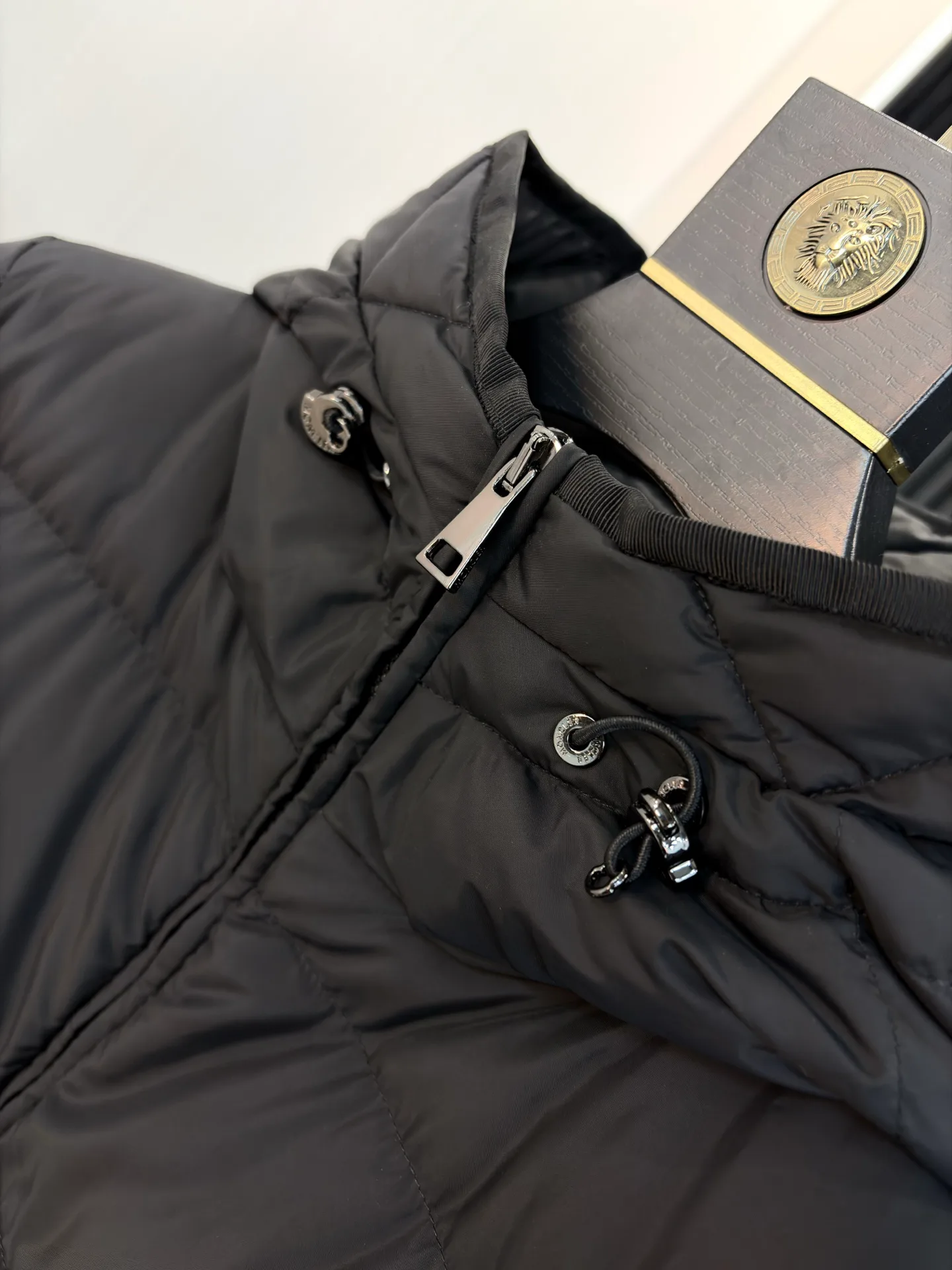Women's Jackets And Down Jackets MONCLER 18188678