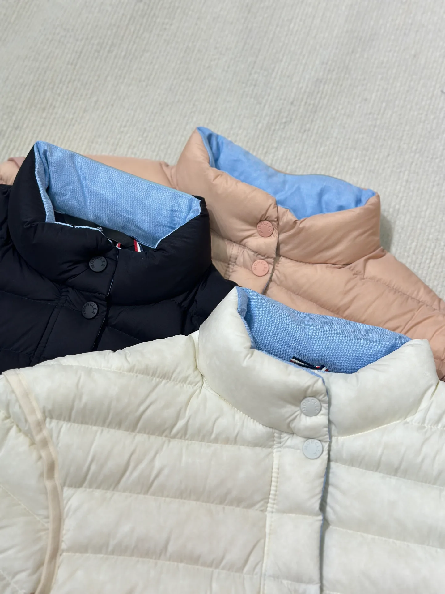 Women's Jackets And Down Jackets MONCLER 17899294