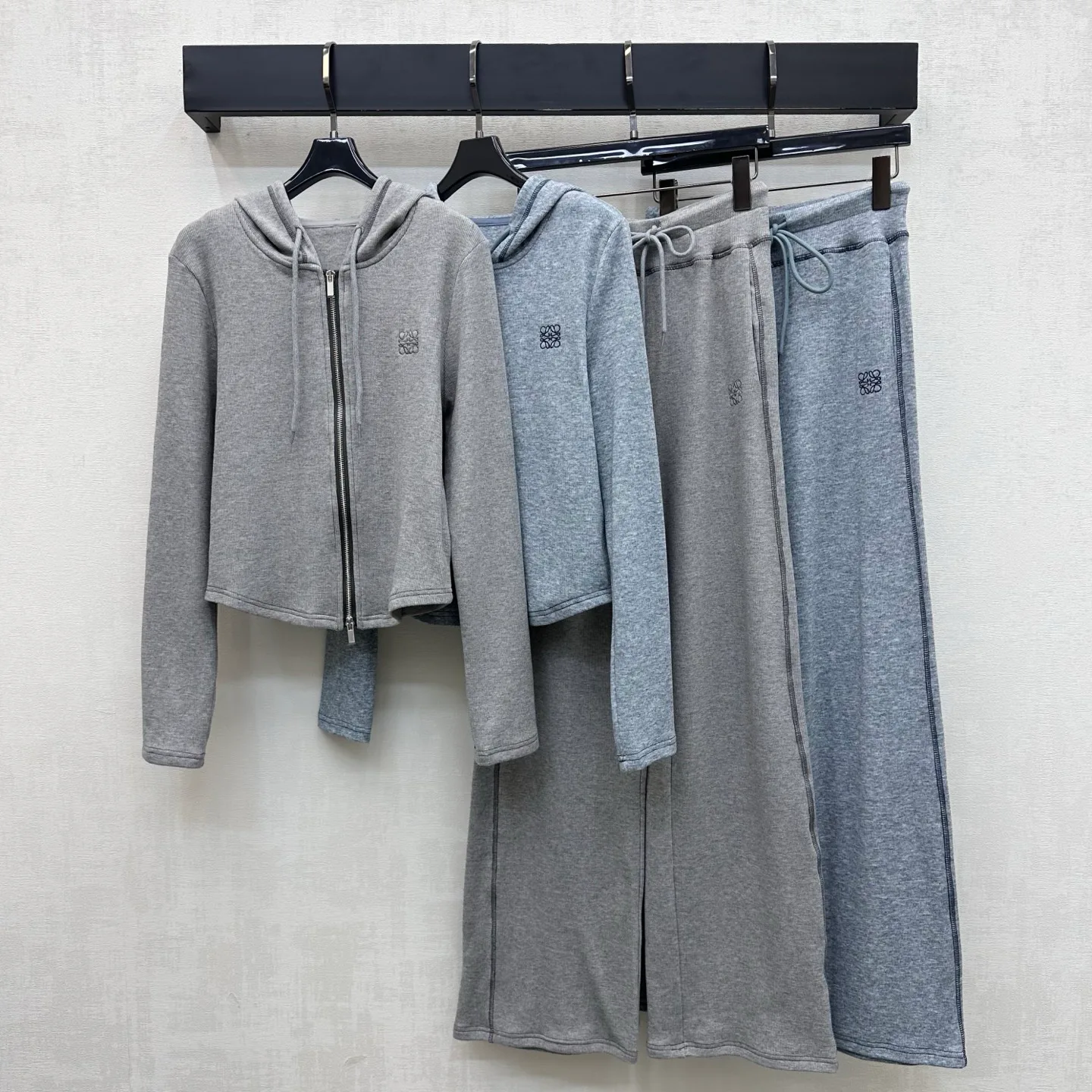 Women's Trousers LOEWE 18023633