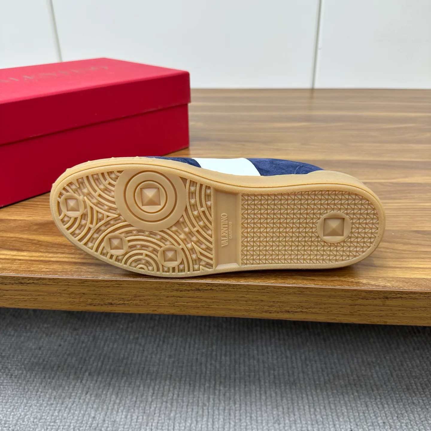 Men's Sneakers VALENTINO 18103434