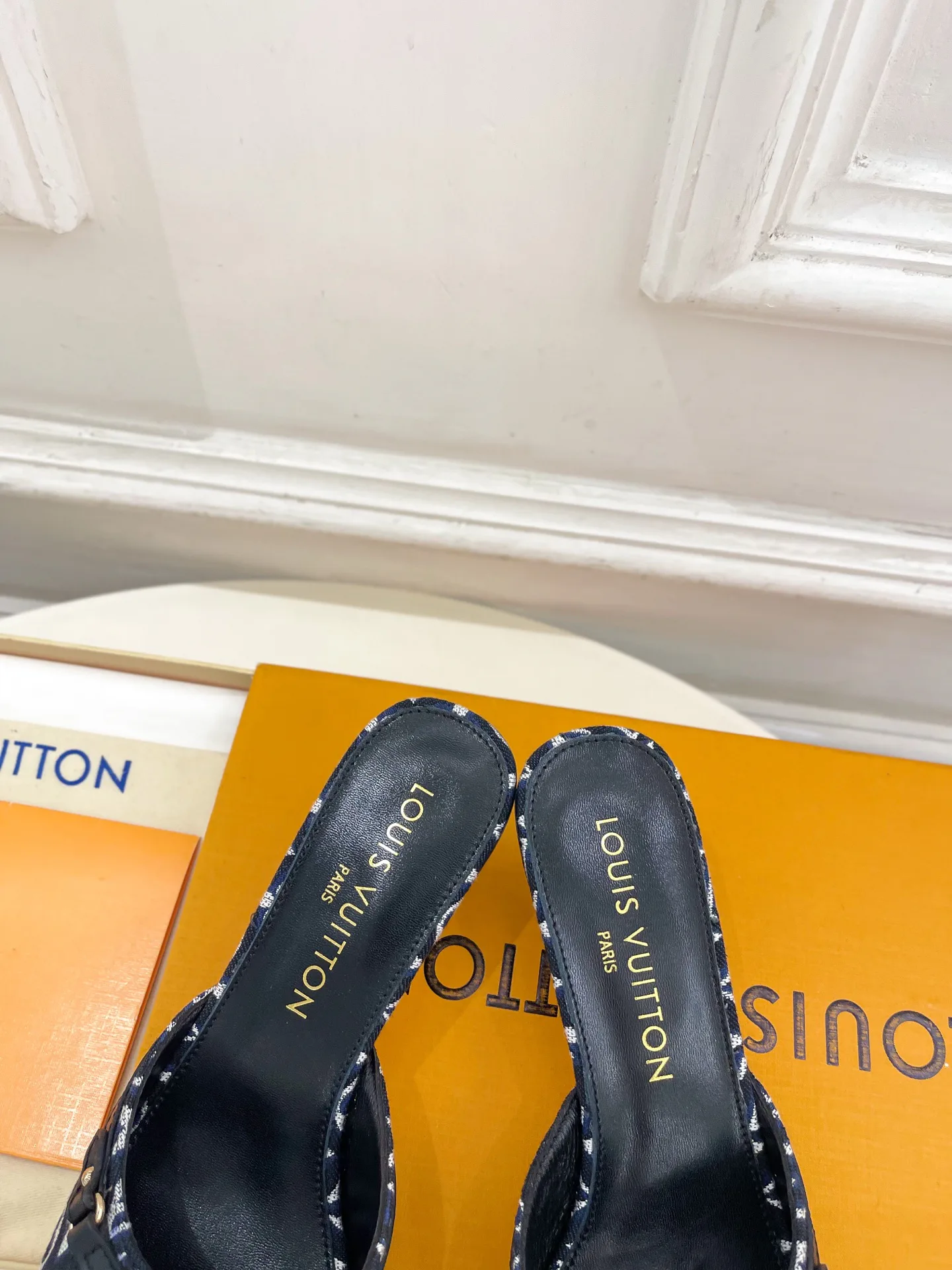 Women's Mules And Clogs LOUIS VUITTON 17506941