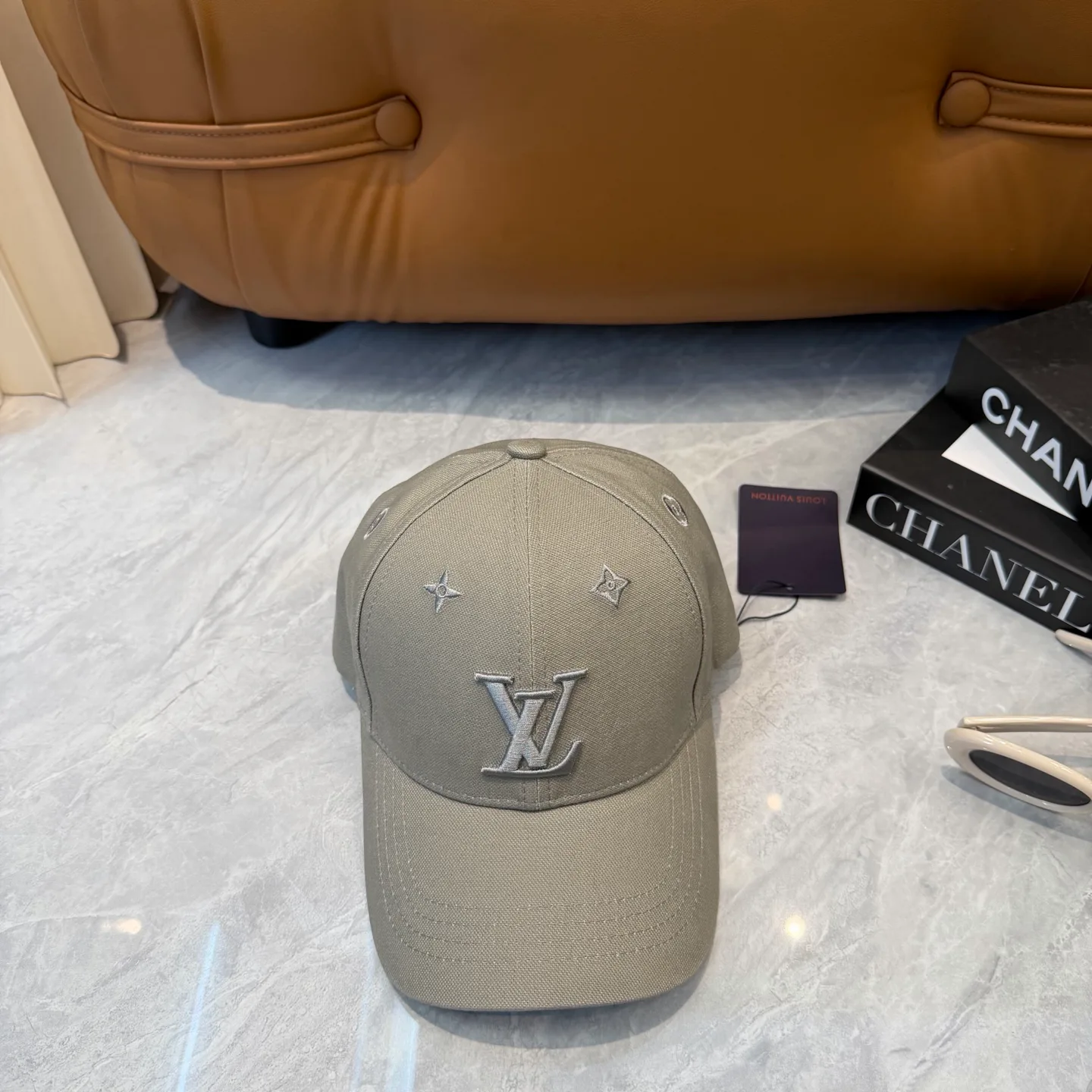 Hats LOUIS VUITTON 17467590