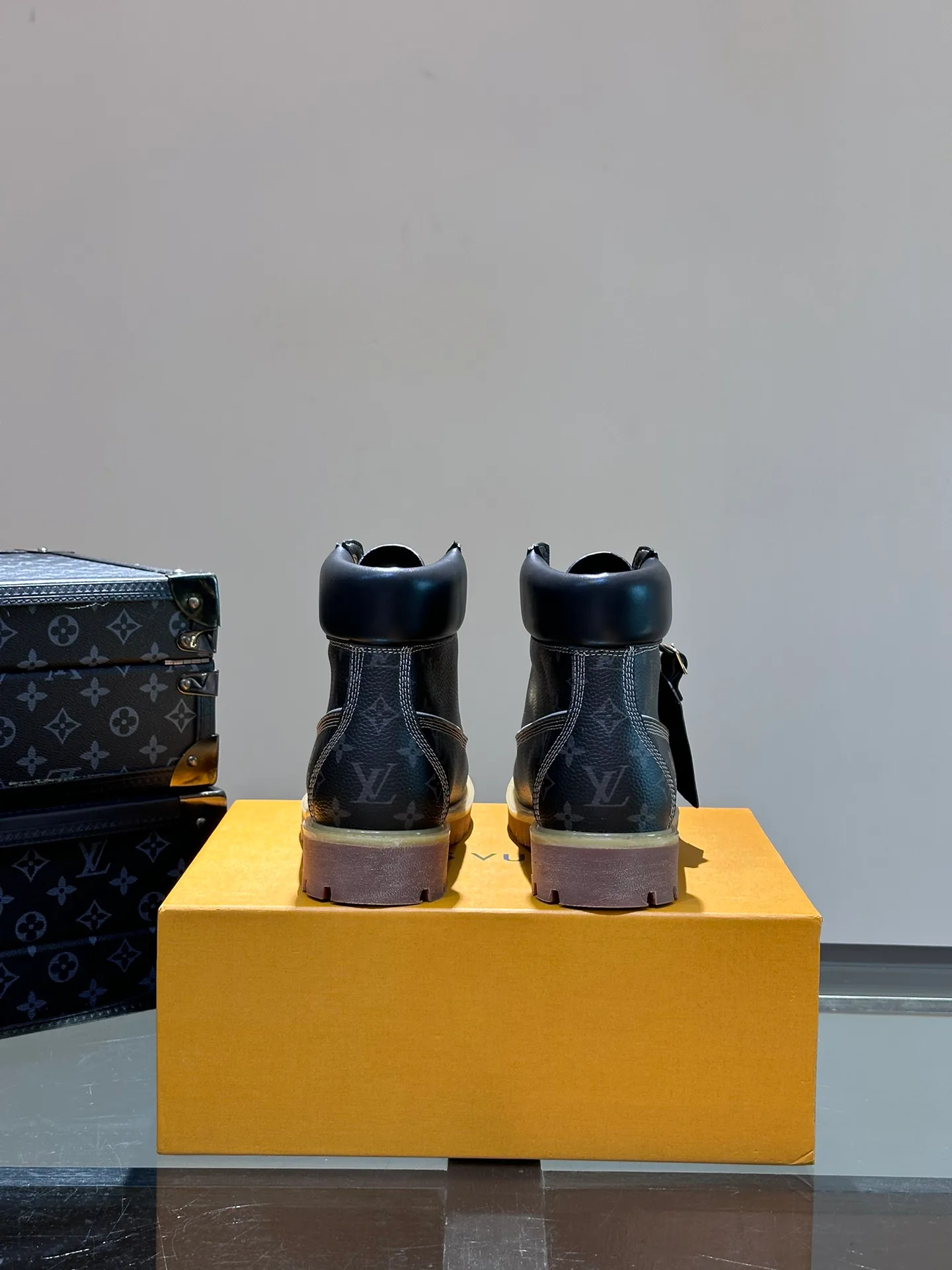 Men's Ankle Boots LOUIS VUITTON 17955337