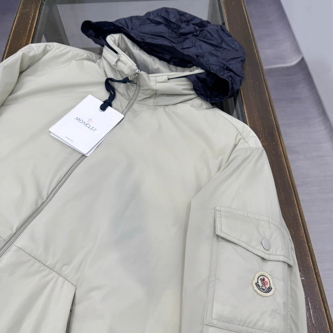 Women's Jackets And Down Jackets MONCLER 18001961