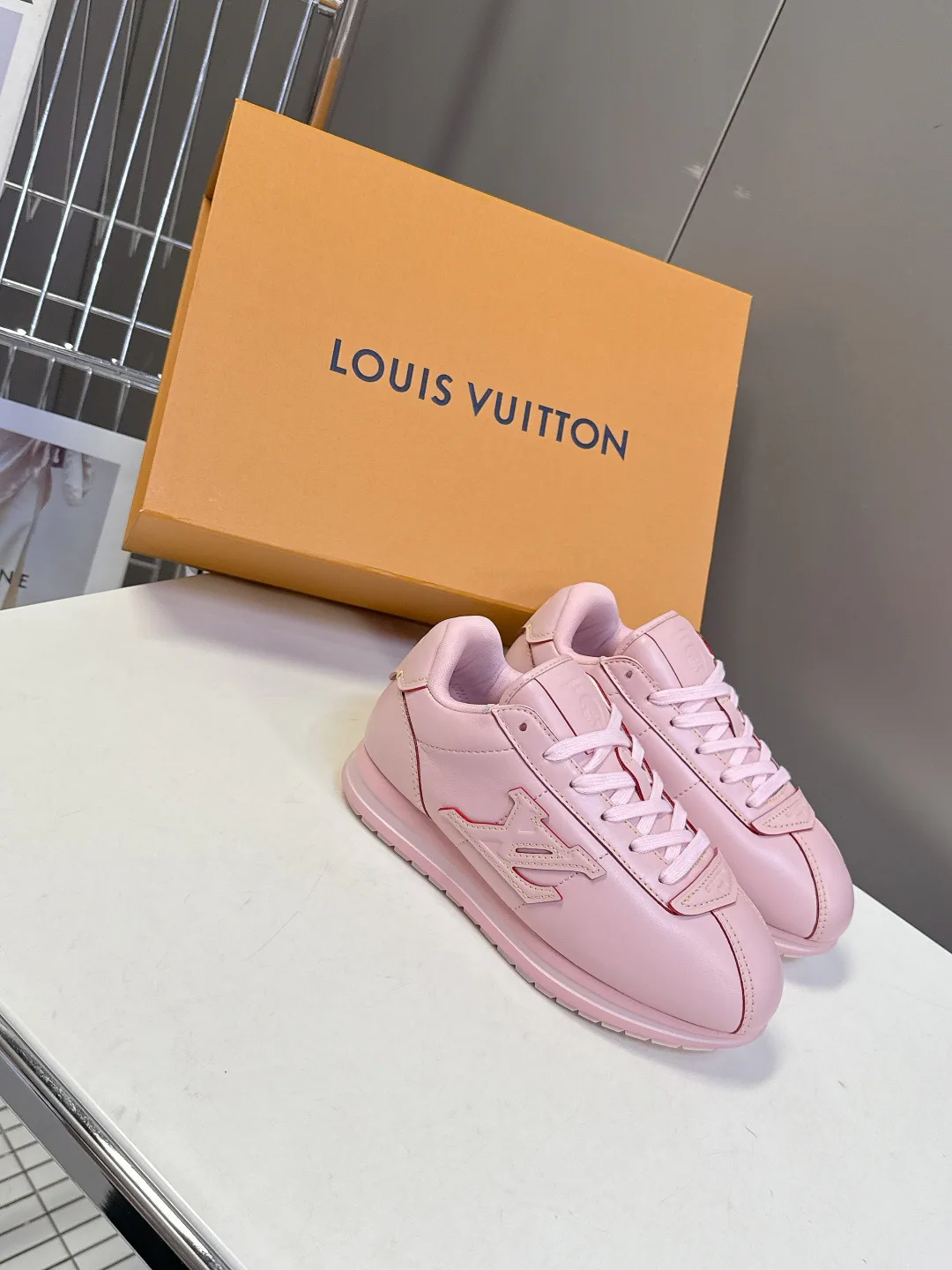 Women's Sneakers LOUIS VUITTON 18005439