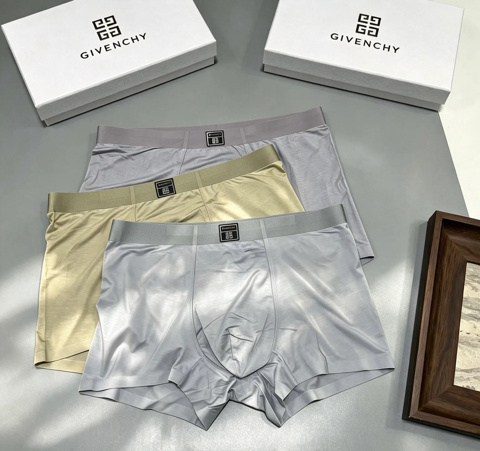 Men's Shorts GIVENCHY 18097536