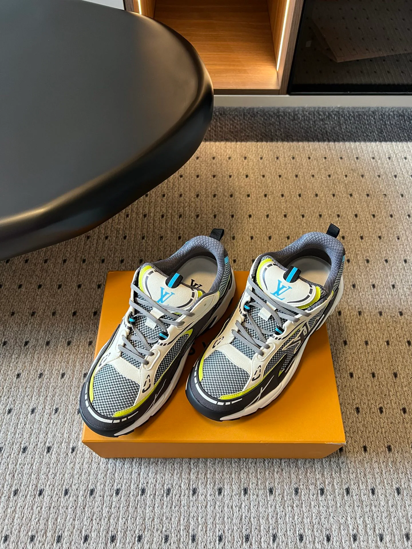 Men's Sneakers LOUIS VUITTON 17419422